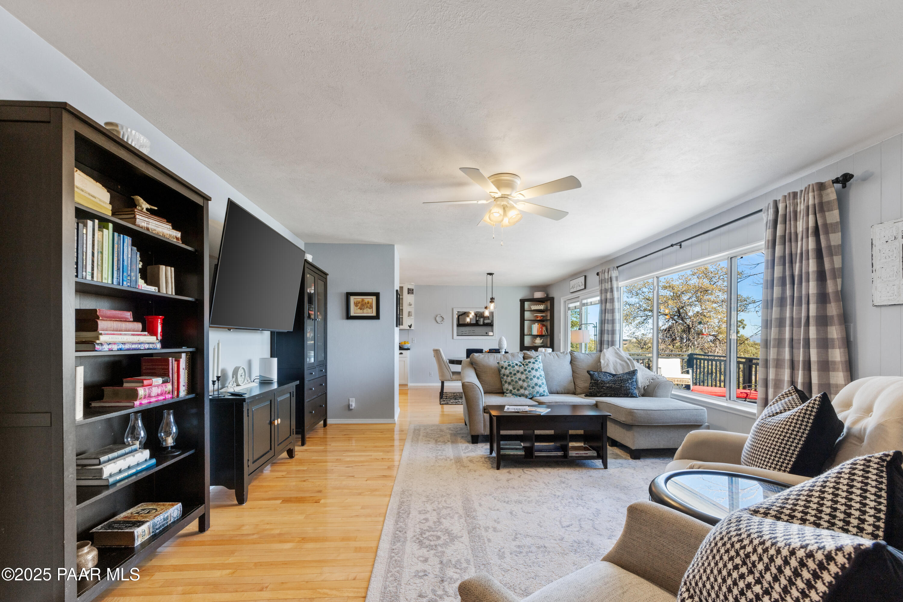 1725 N Gilmer Heights
