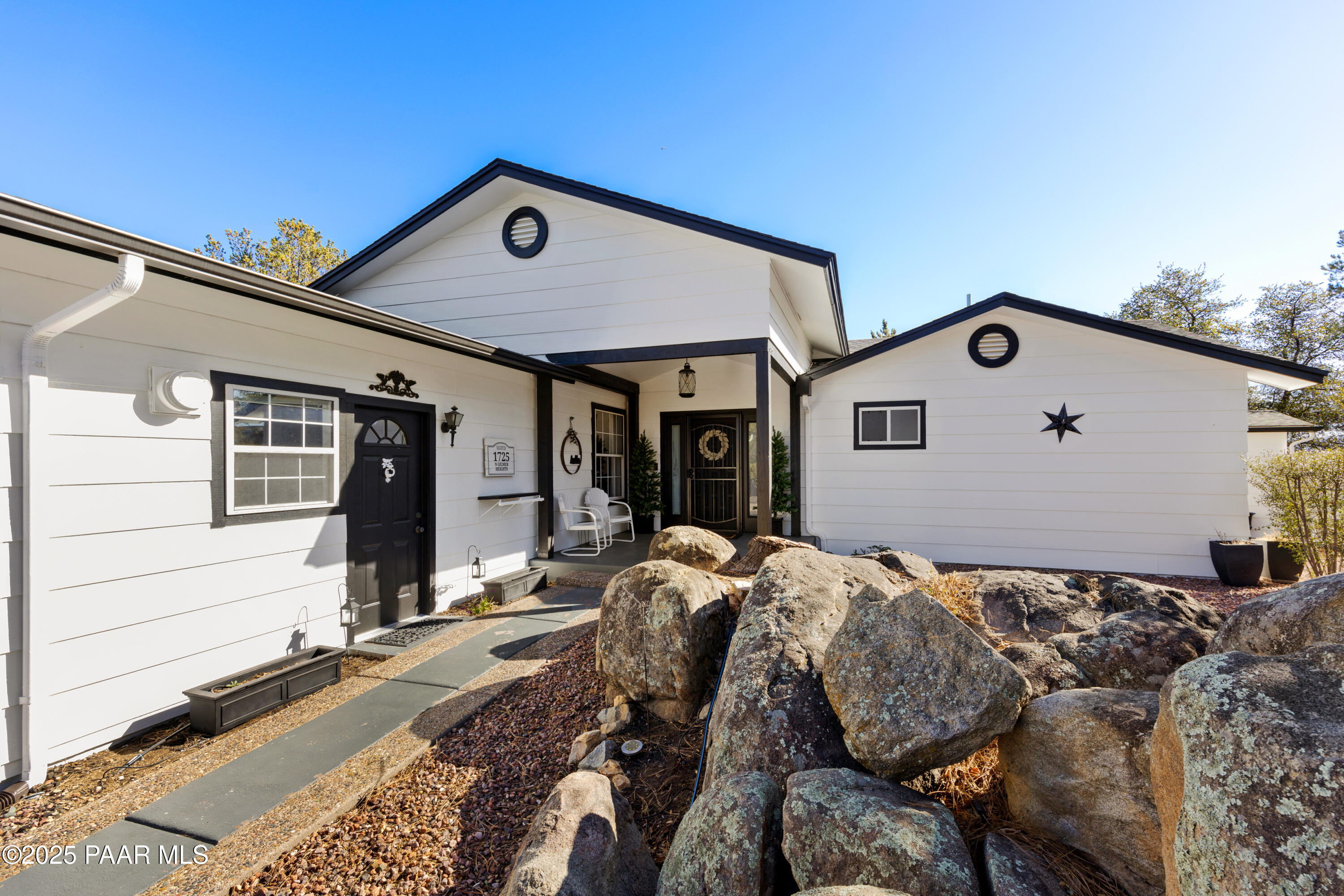 1725 N Gilmer Heights