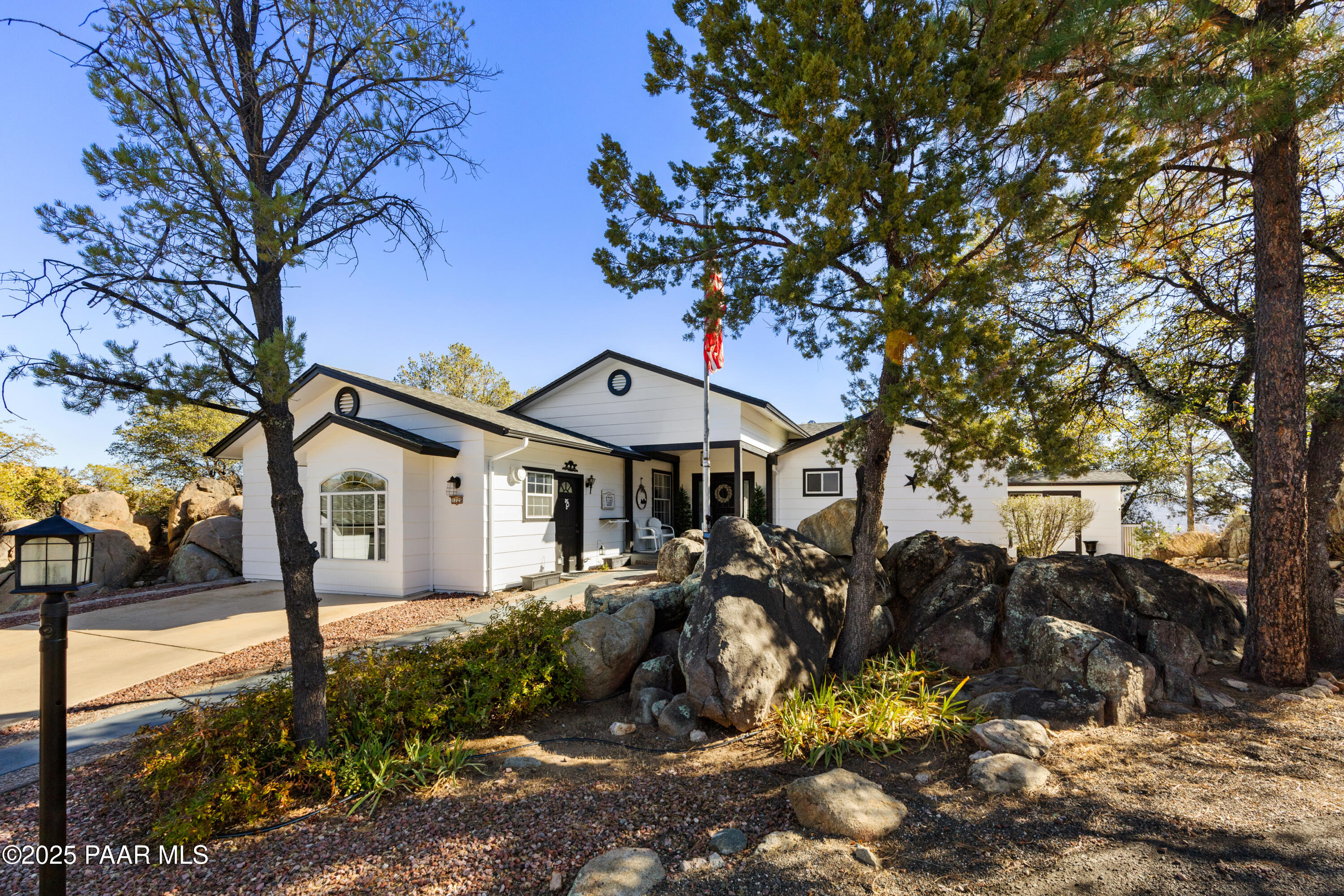 1725 N Gilmer Heights