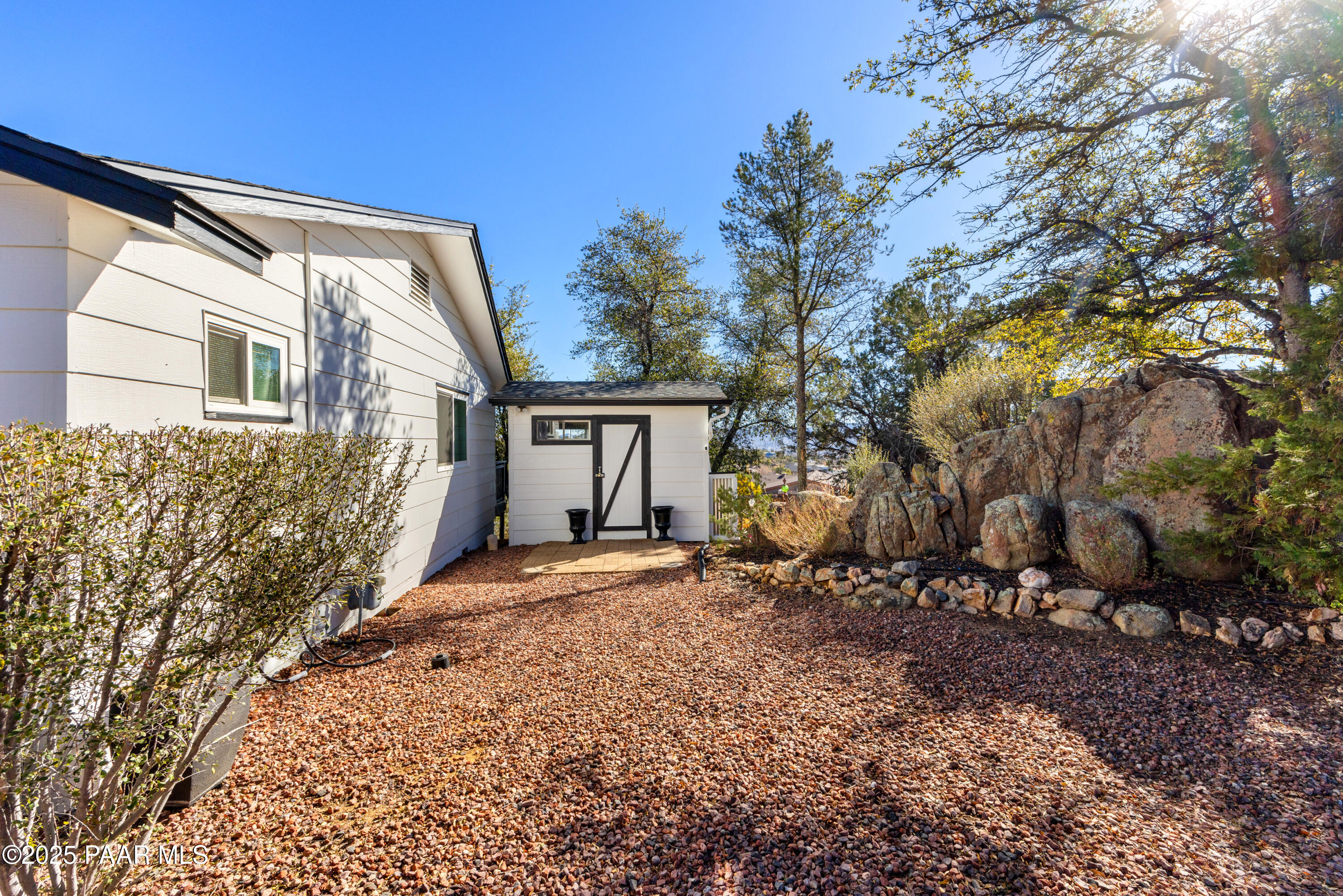 1725 N Gilmer Heights