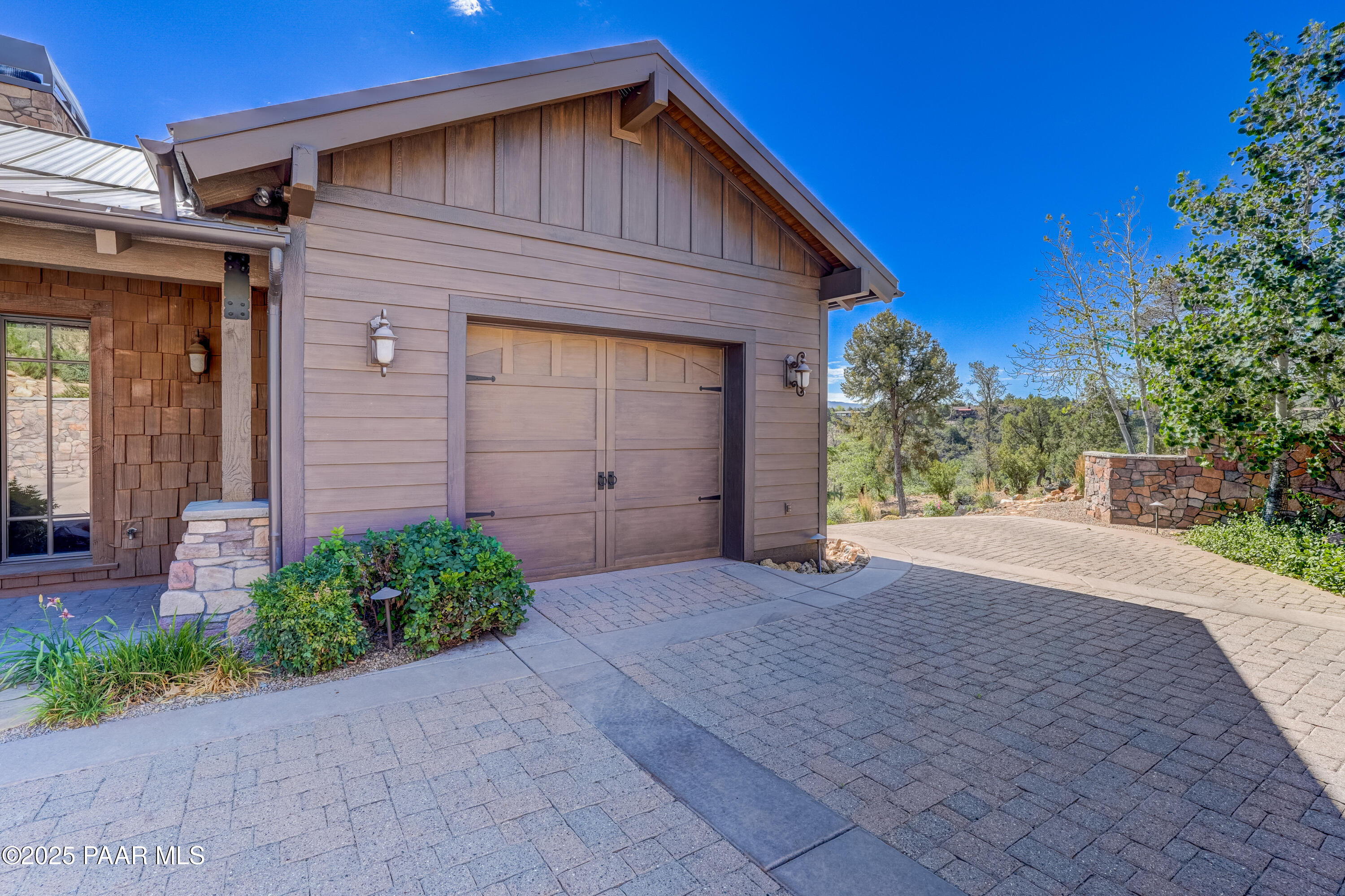 744 Woodridge Lane
