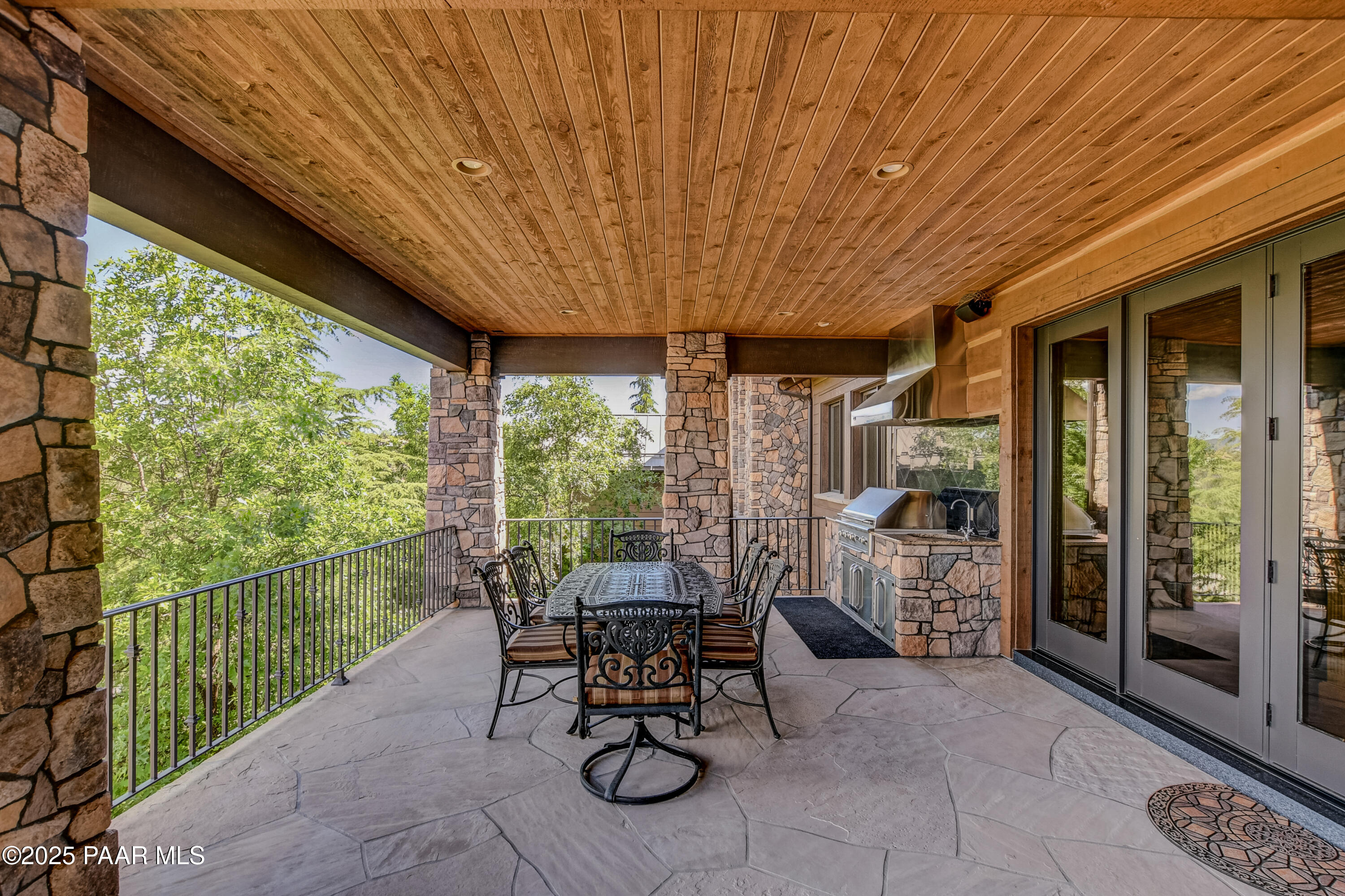 744 Woodridge Lane