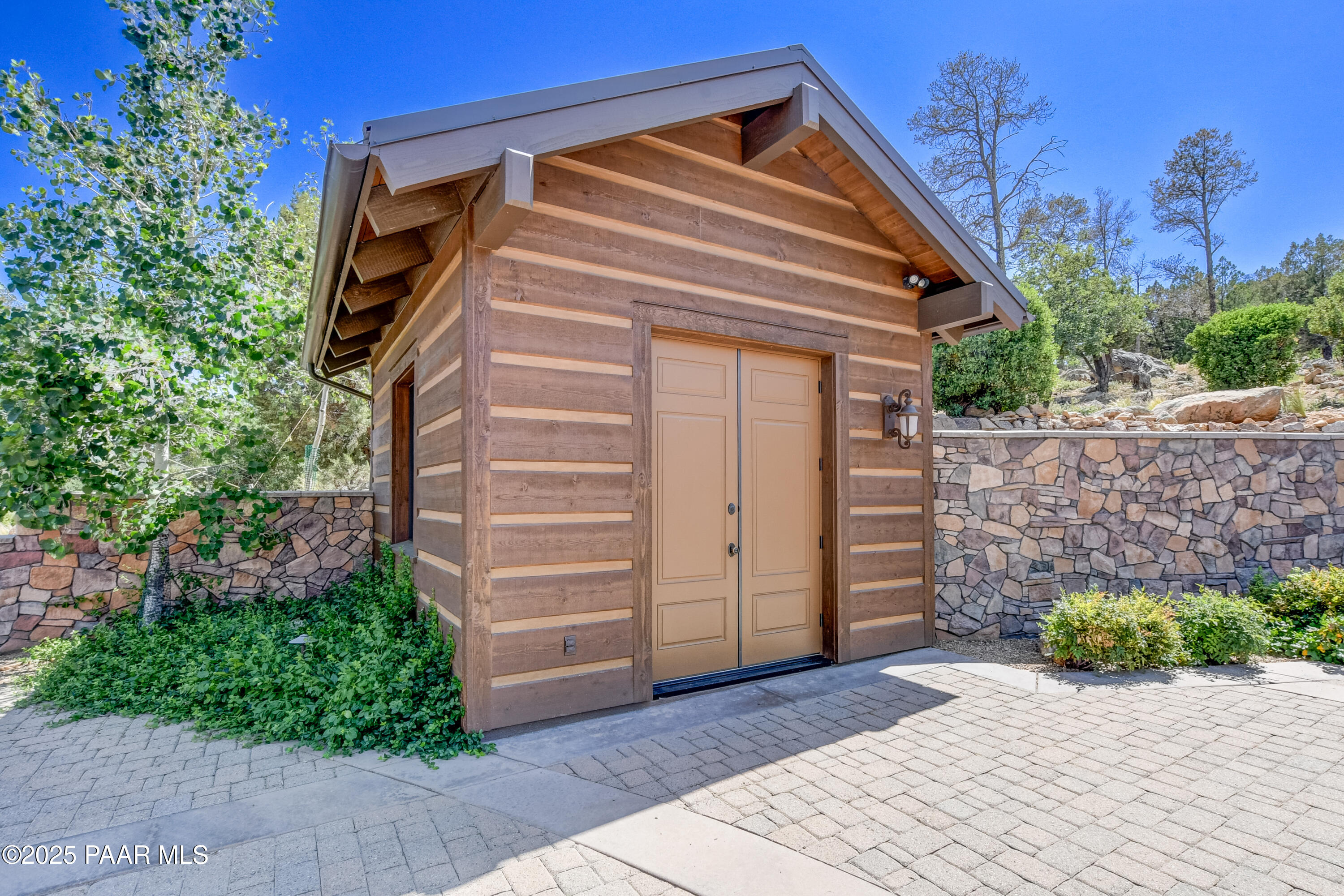 744 Woodridge Lane
