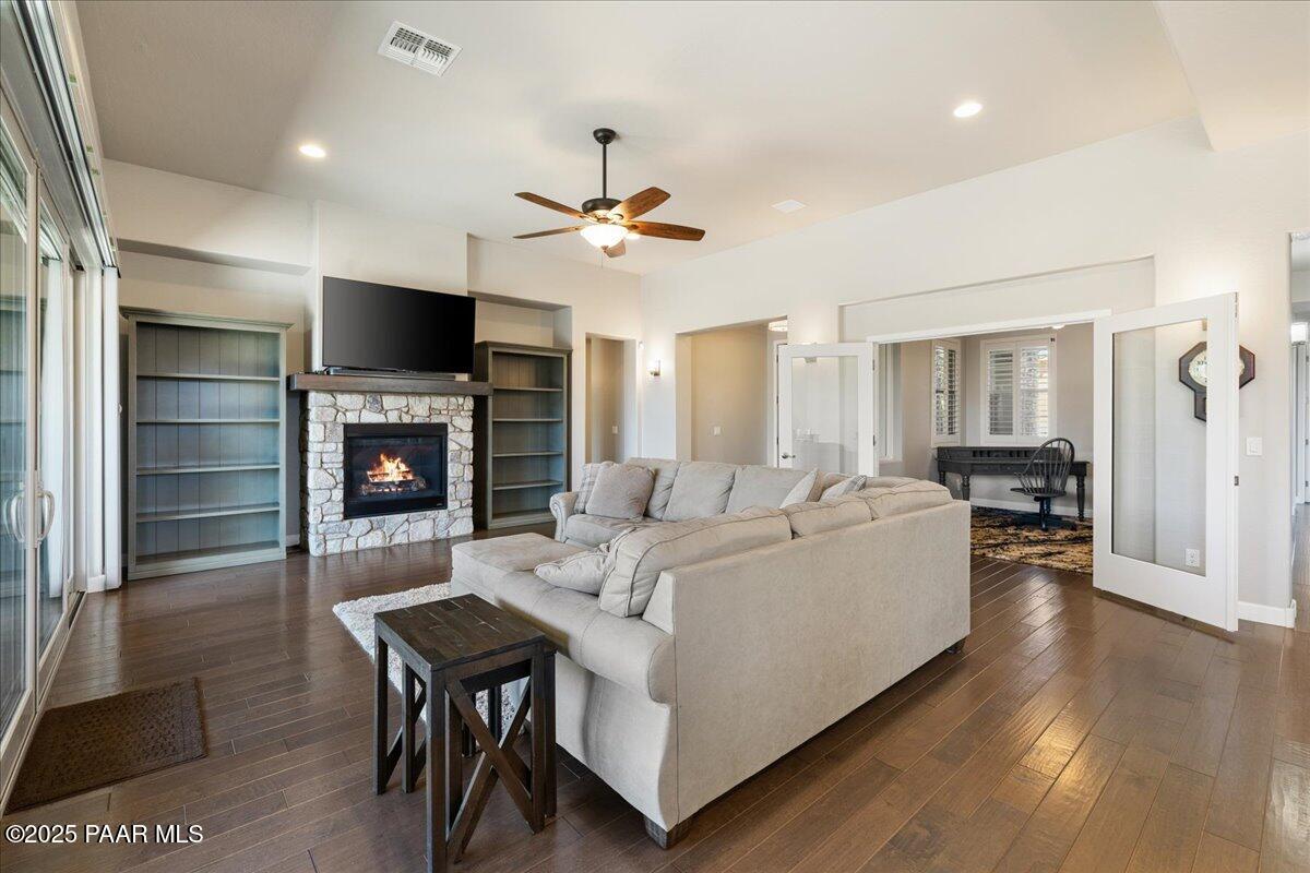 455 Isabelle Lane