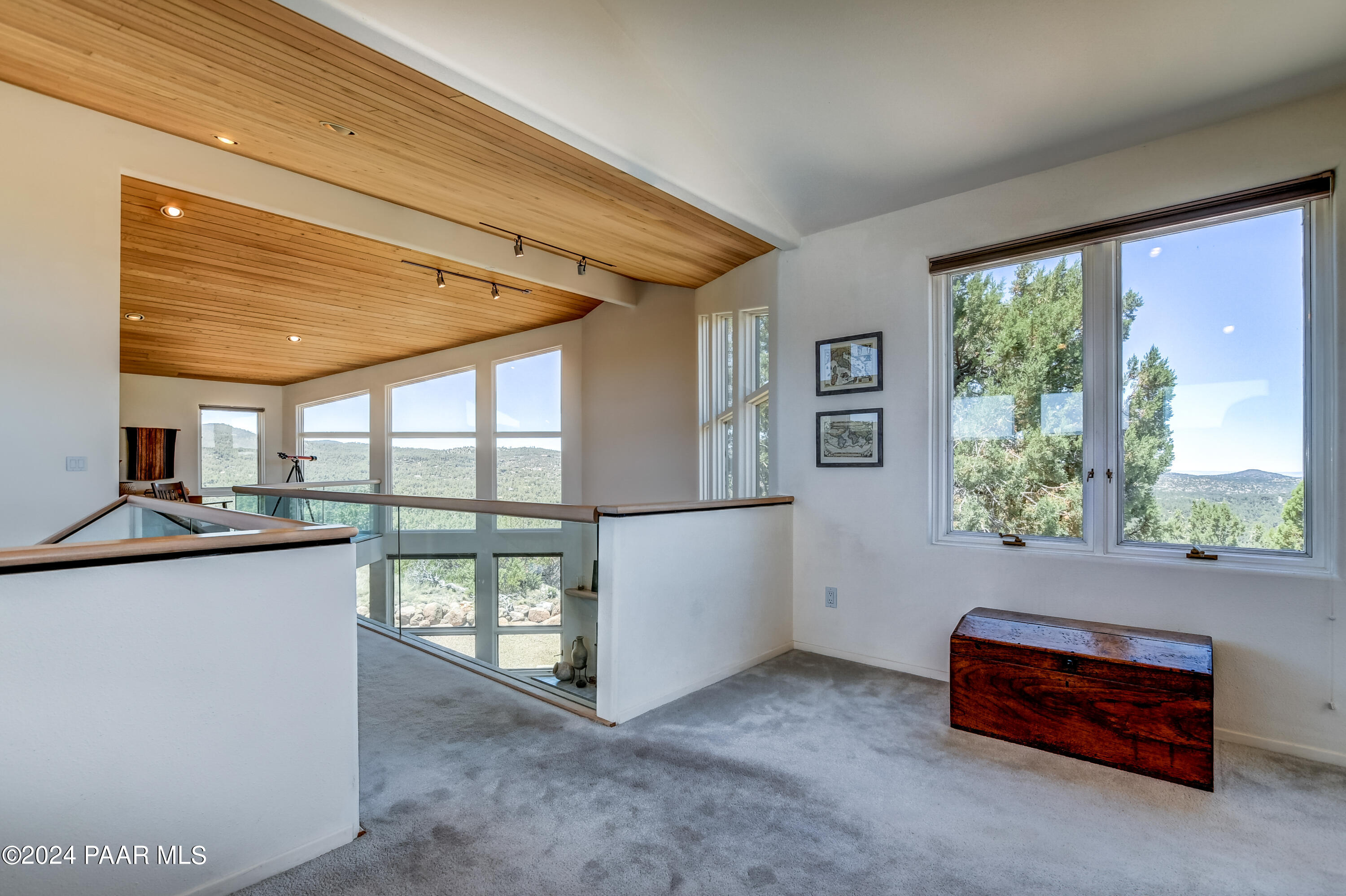 1301 S Manzanita Hill Road