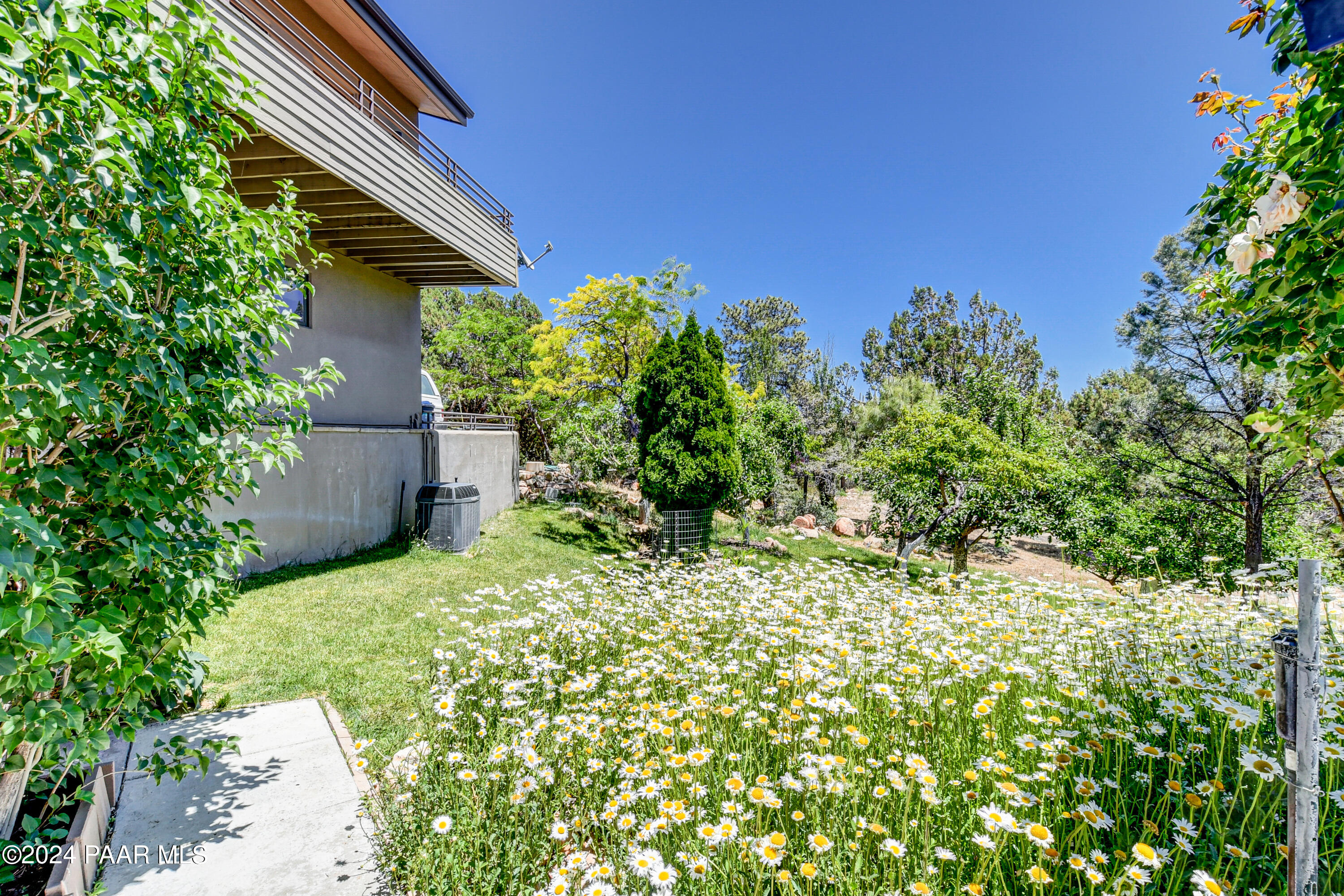 1301 S Manzanita Hill Road