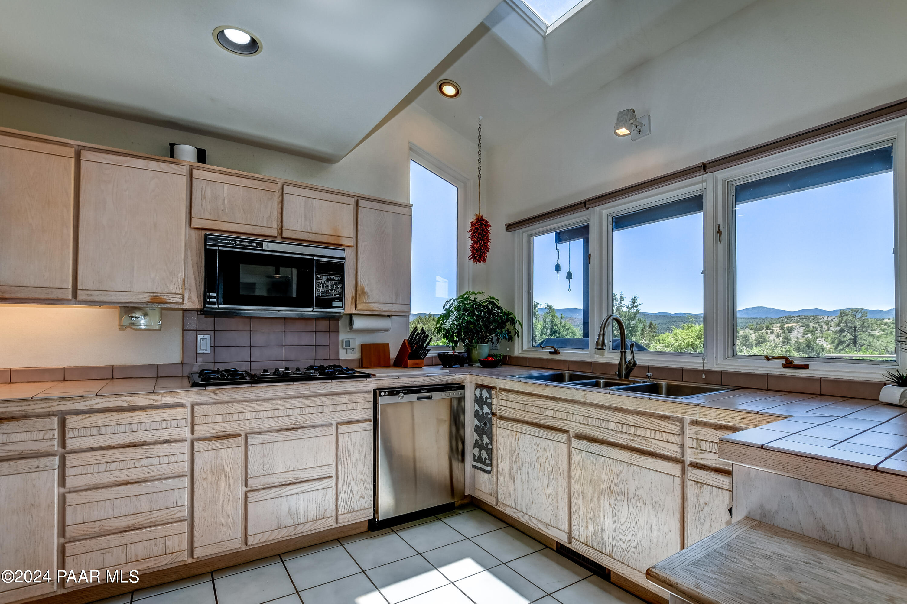1301 S Manzanita Hill Road