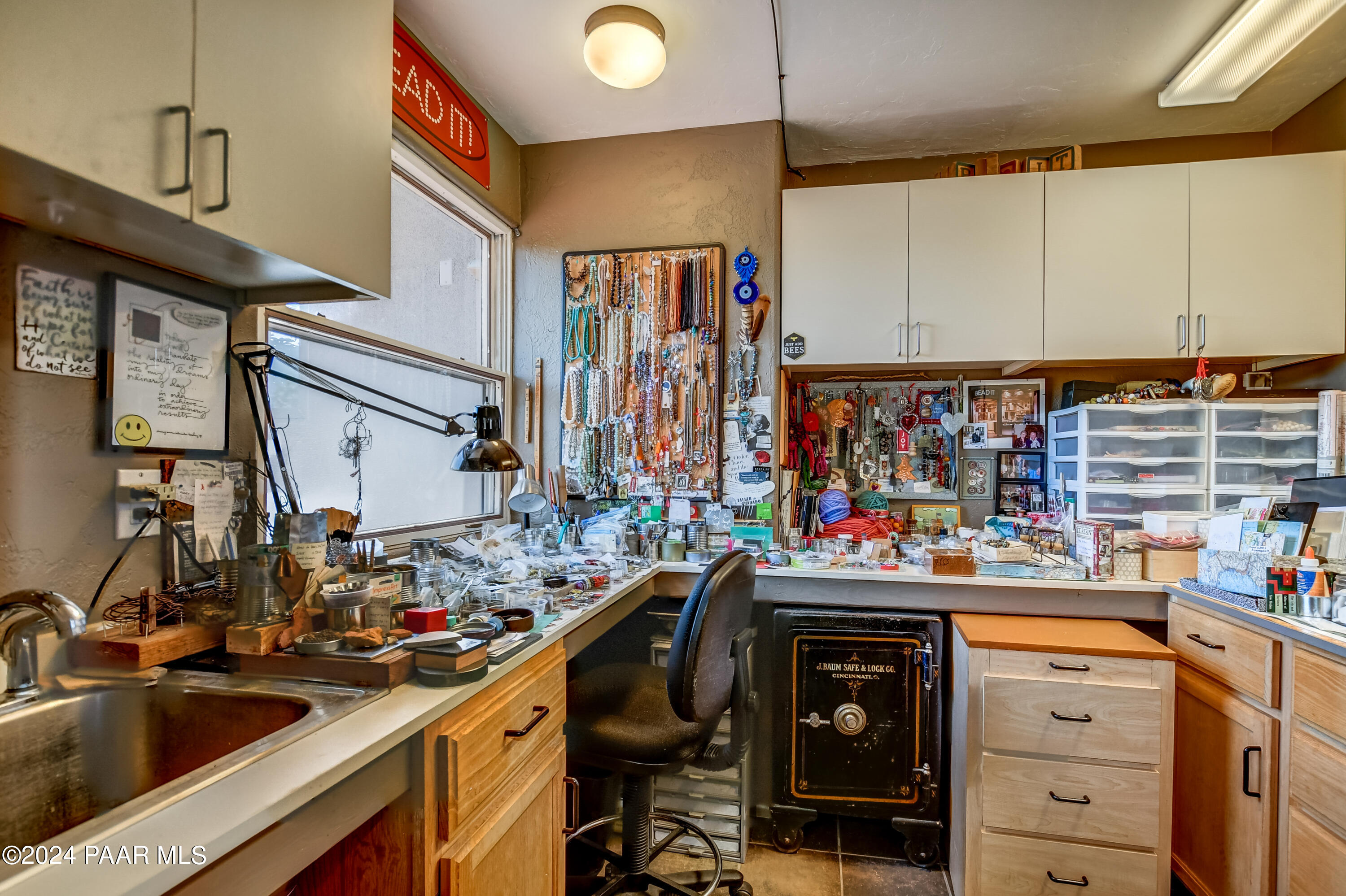 1301 S Manzanita Hill Road