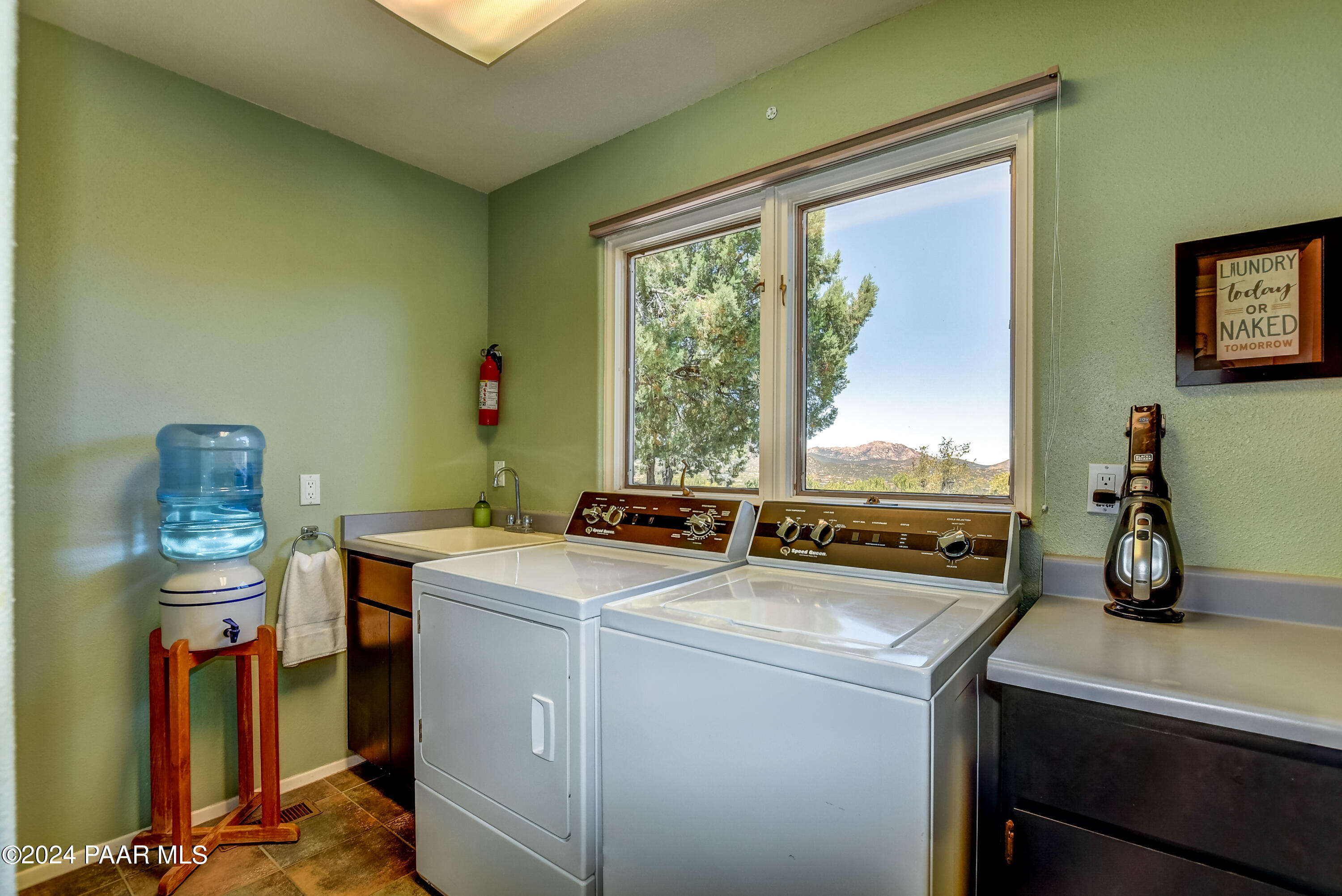 1301 S Manzanita Hill Road