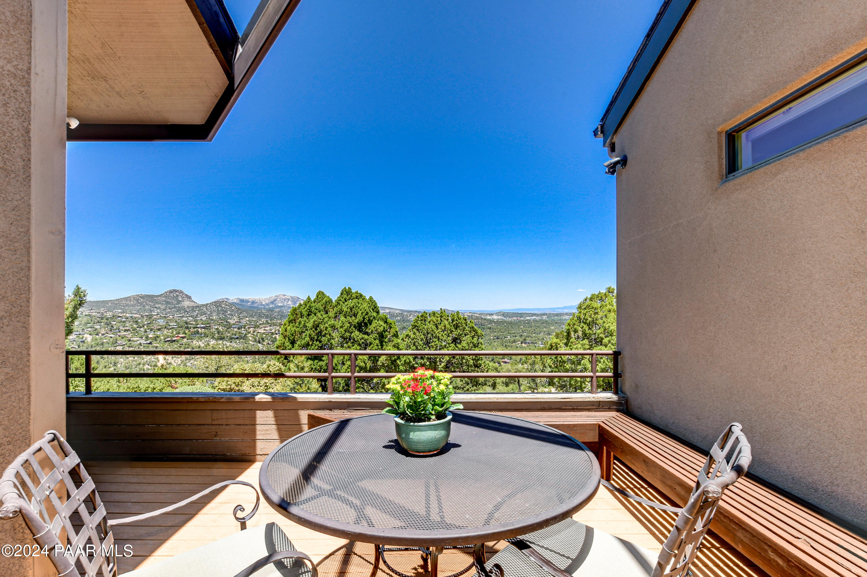 1301 S Manzanita Hill Road