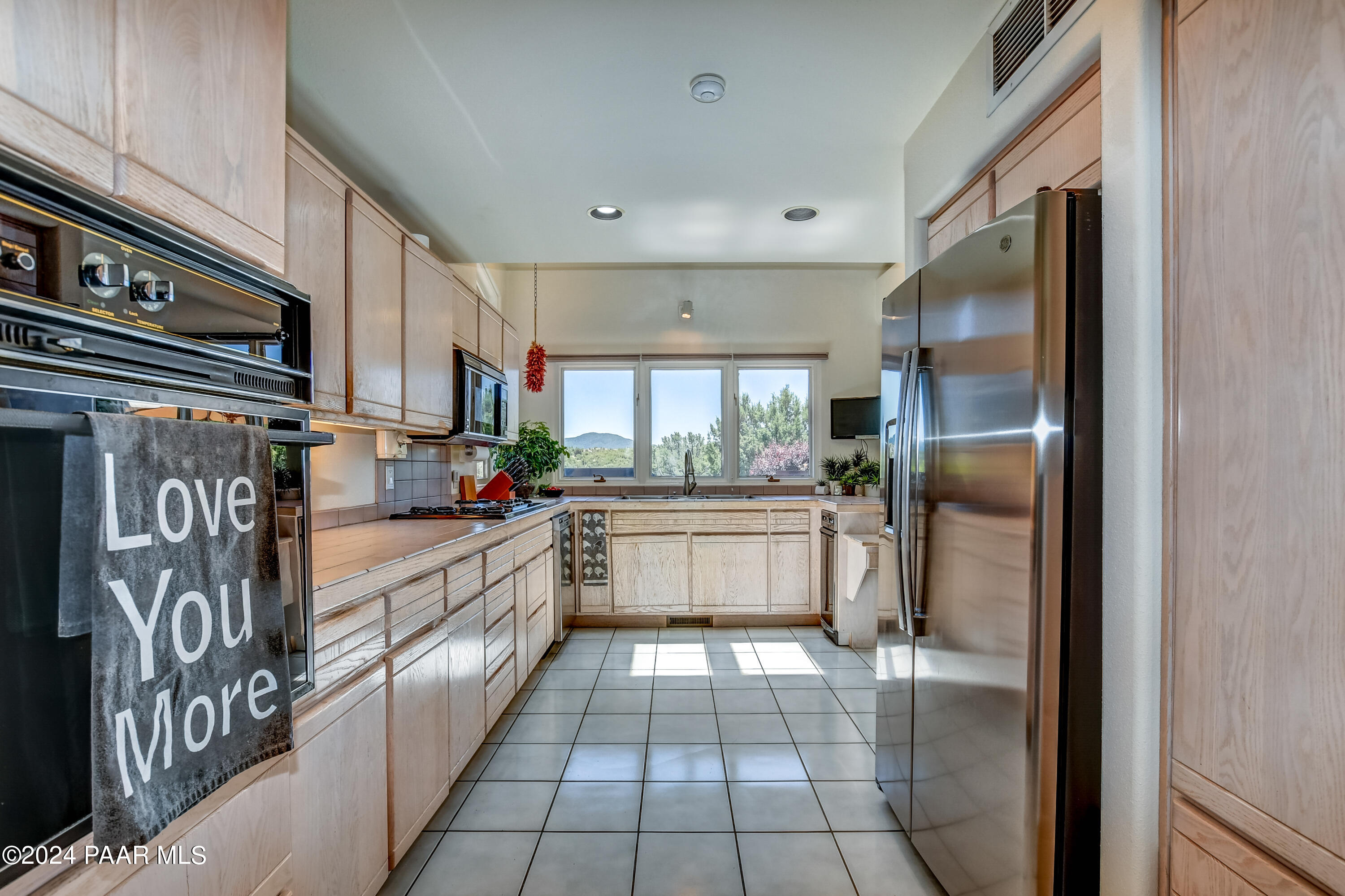 1301 S Manzanita Hill Road