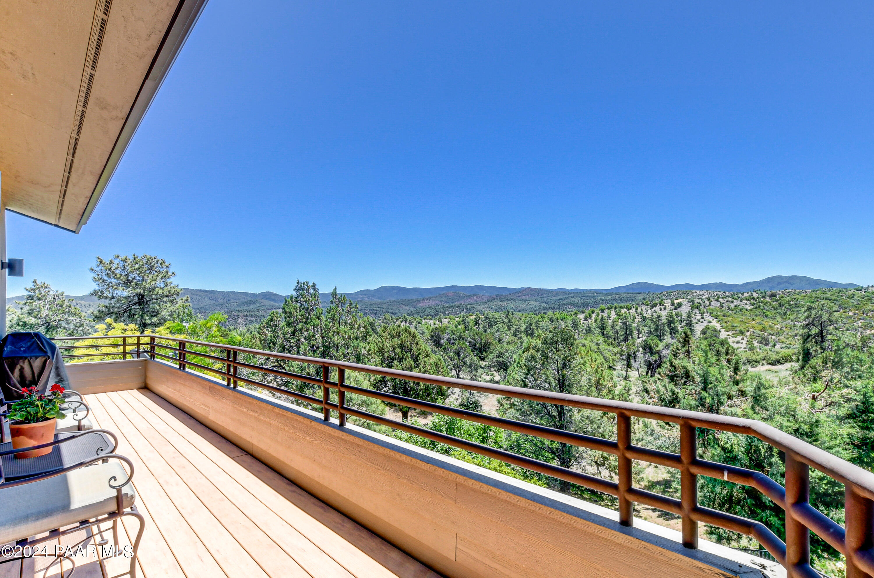 1301 S Manzanita Hill Road