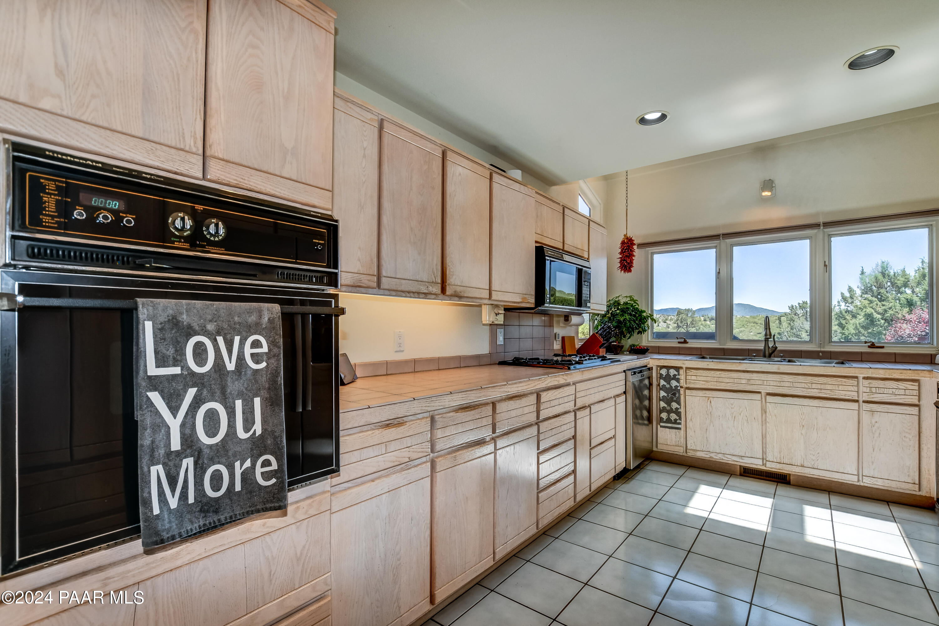 1301 S Manzanita Hill Road