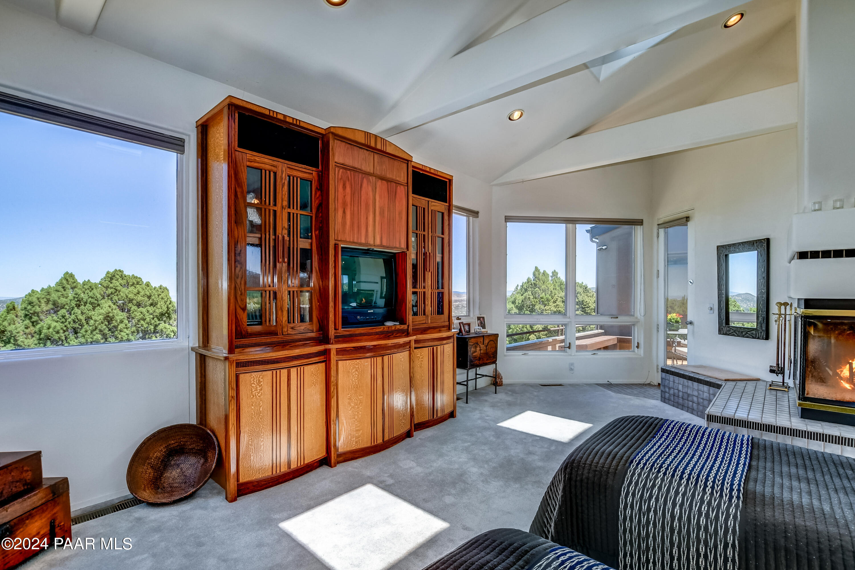 1301 S Manzanita Hill Road