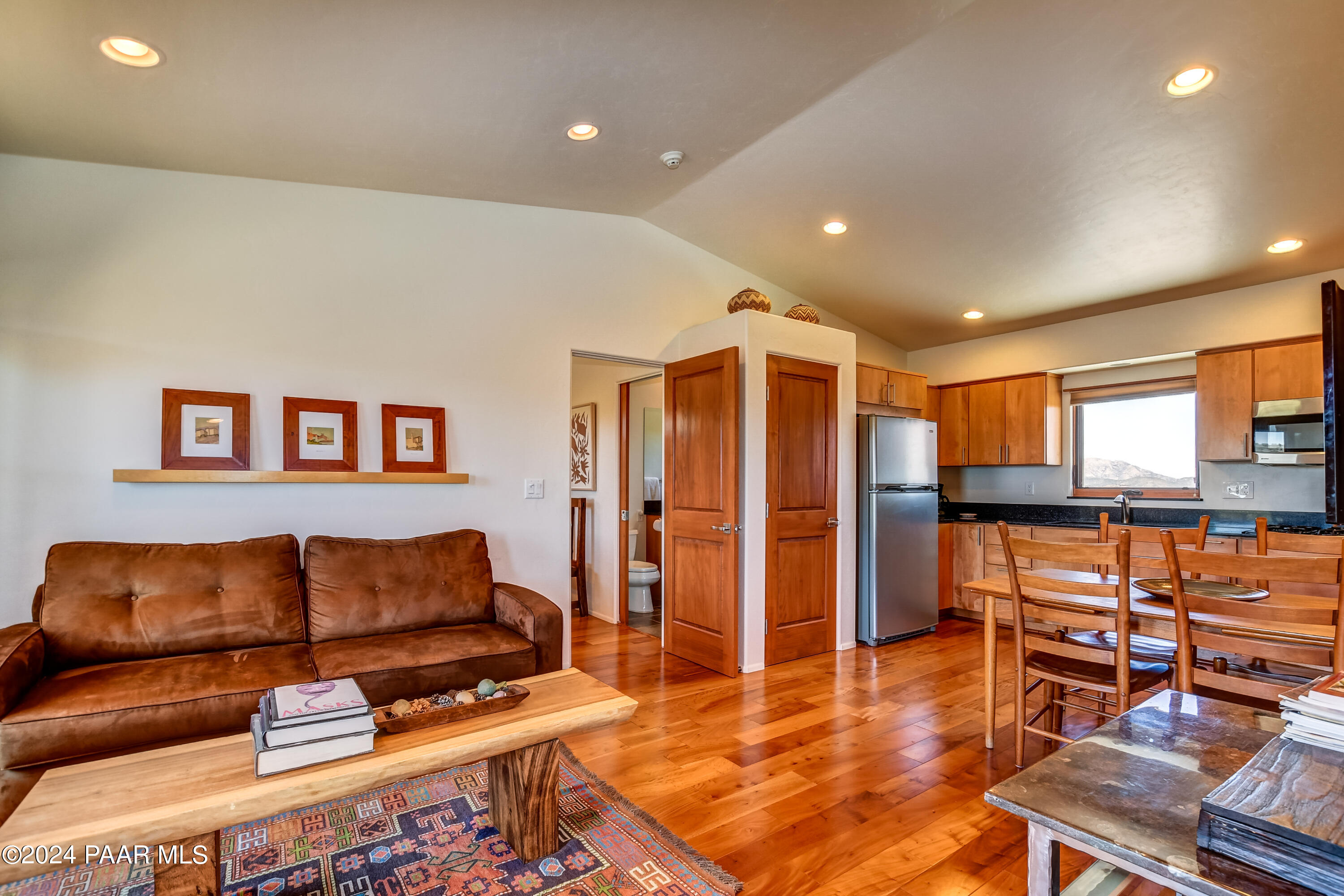 1301 S Manzanita Hill Road