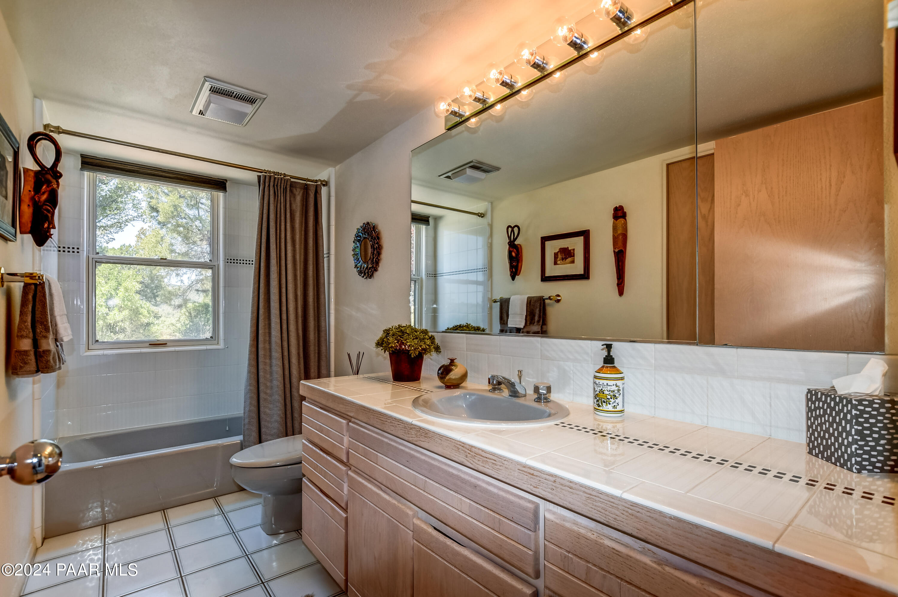 1301 S Manzanita Hill Road