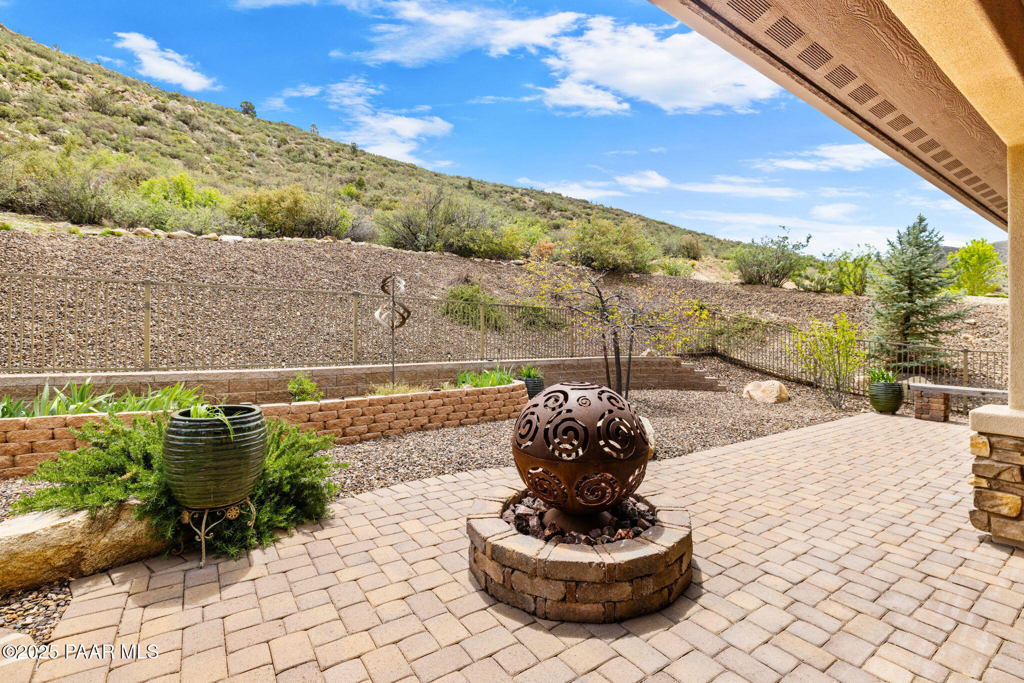 1138 N Cloud Cliff Pass