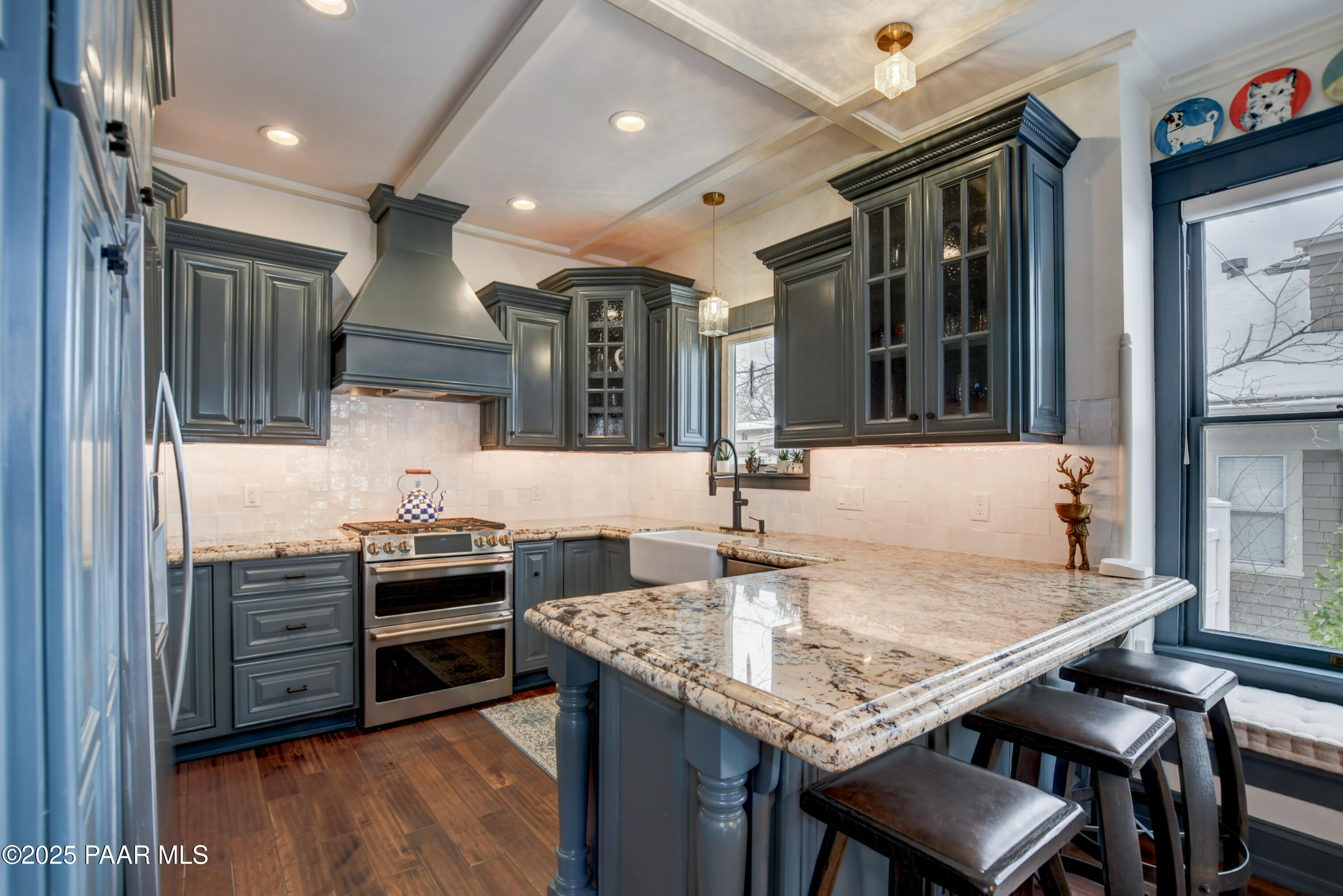 306 S Mt Vernon Avenue