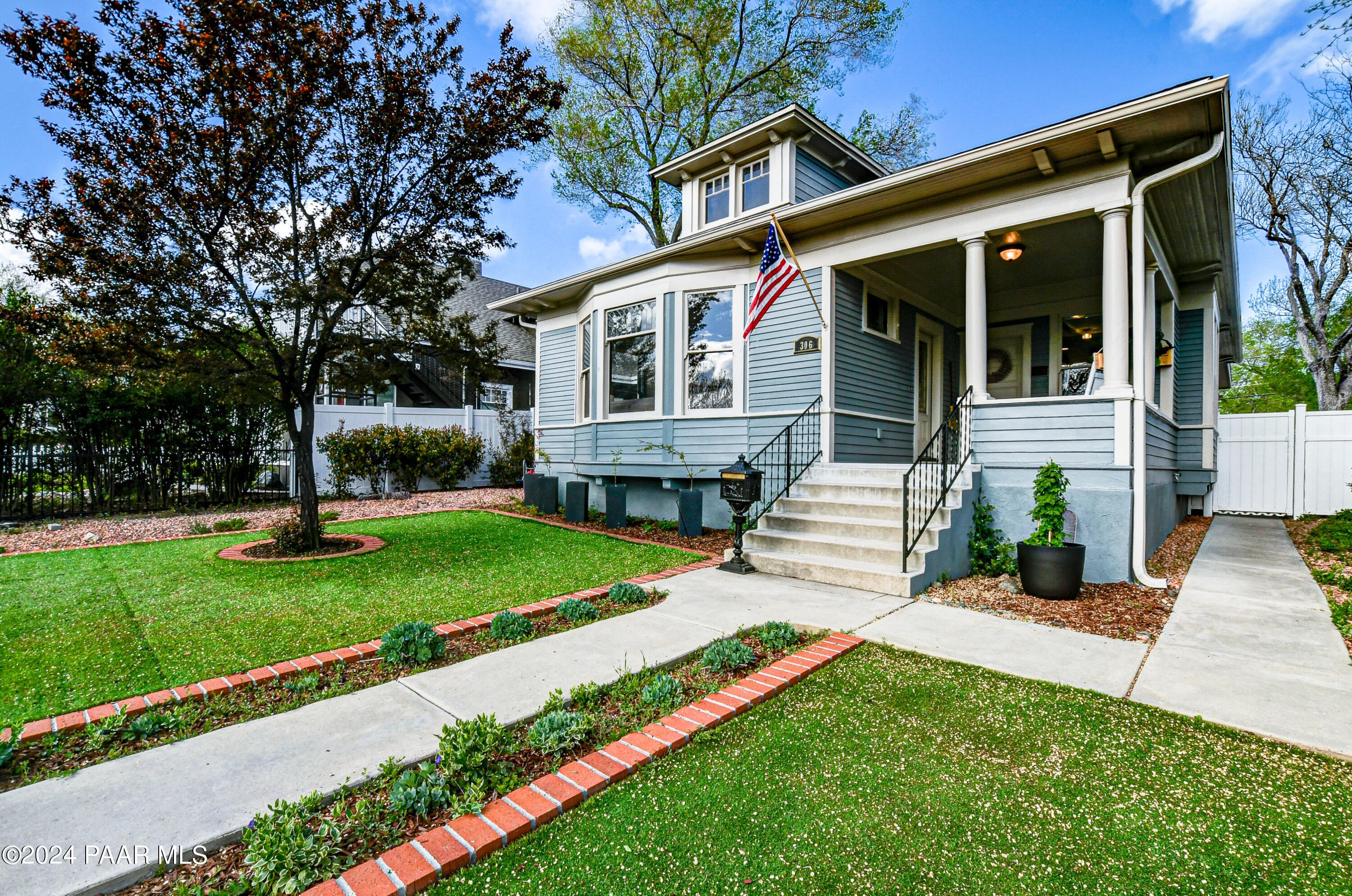 306 S Mt Vernon Avenue