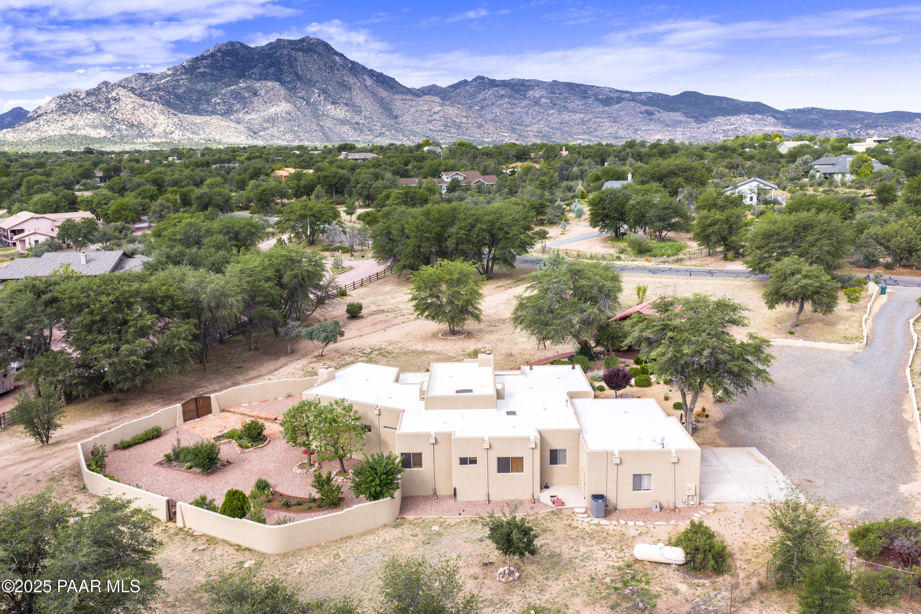 8515 N Valley Oak Drive