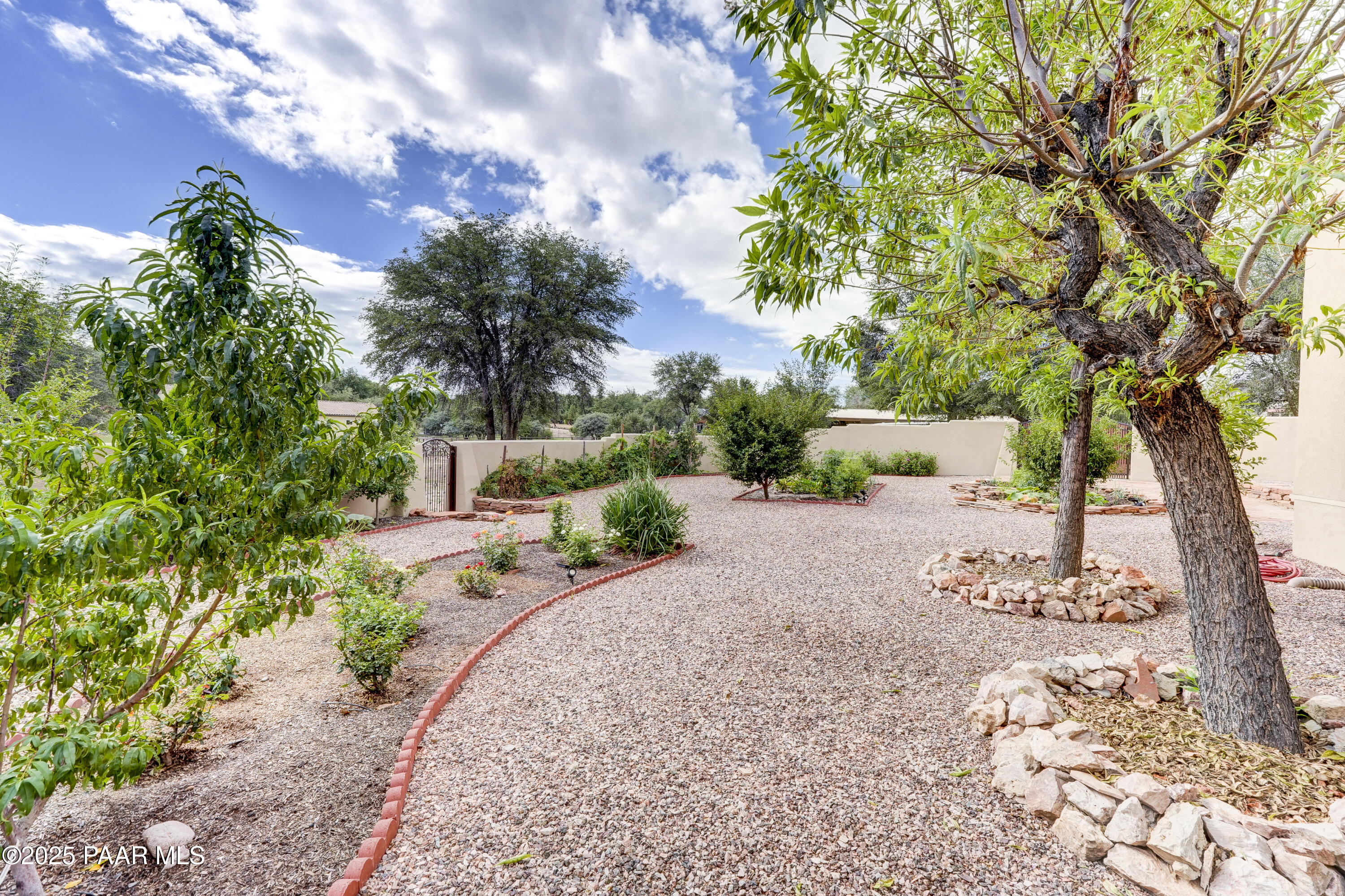 8515 N Valley Oak Drive