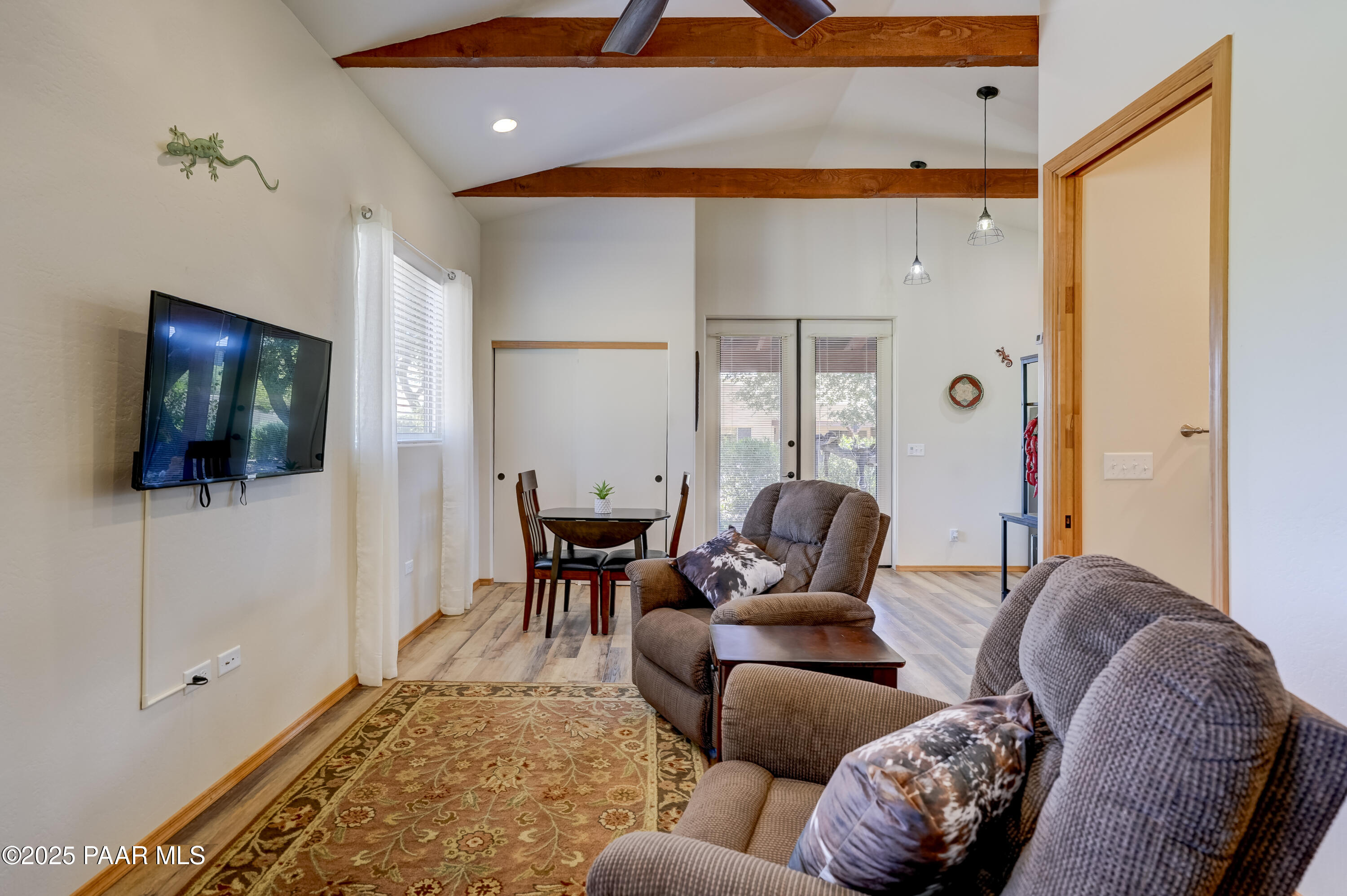 8515 N Valley Oak Drive