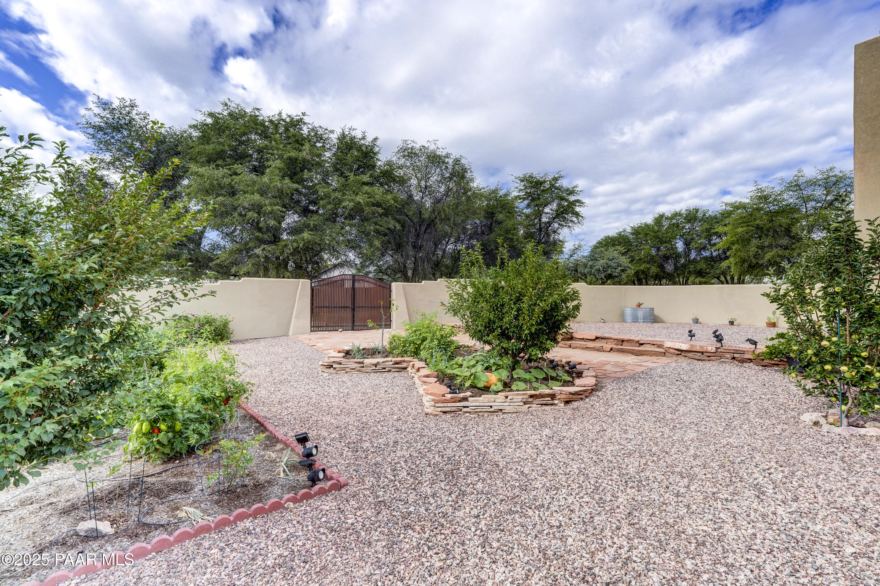 8515 N Valley Oak Drive