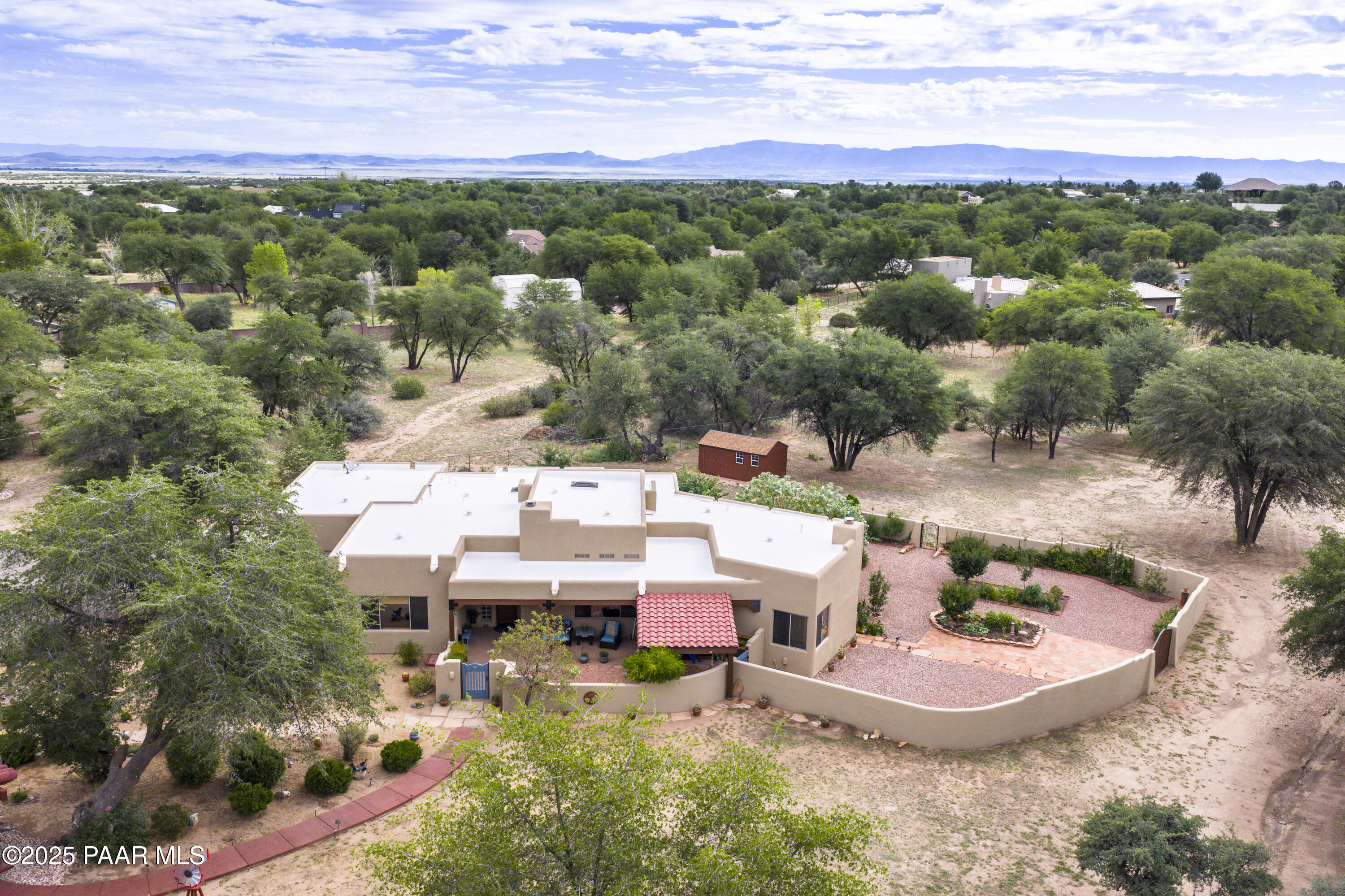 8515 N Valley Oak Drive