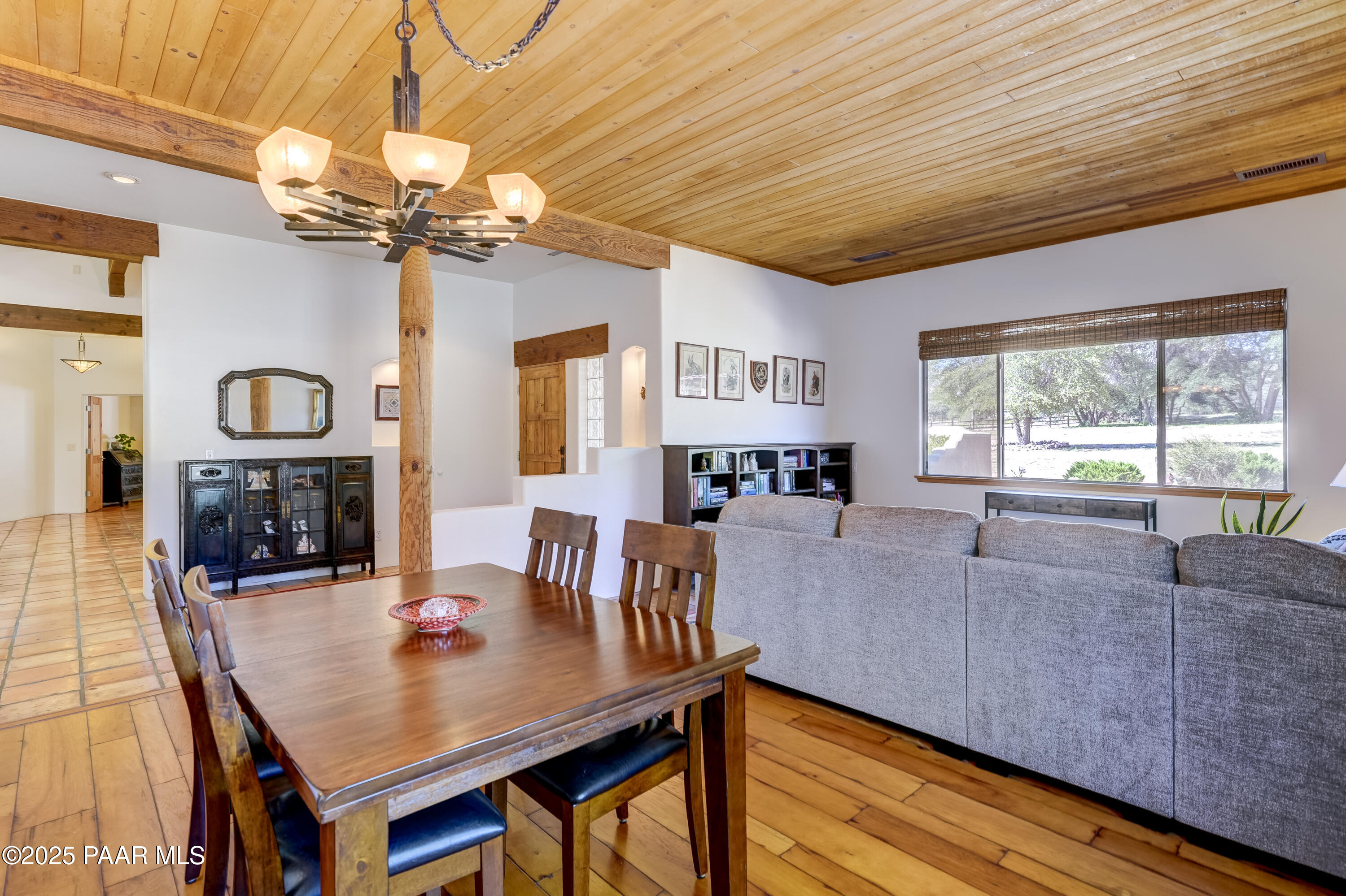 8515 N Valley Oak Drive