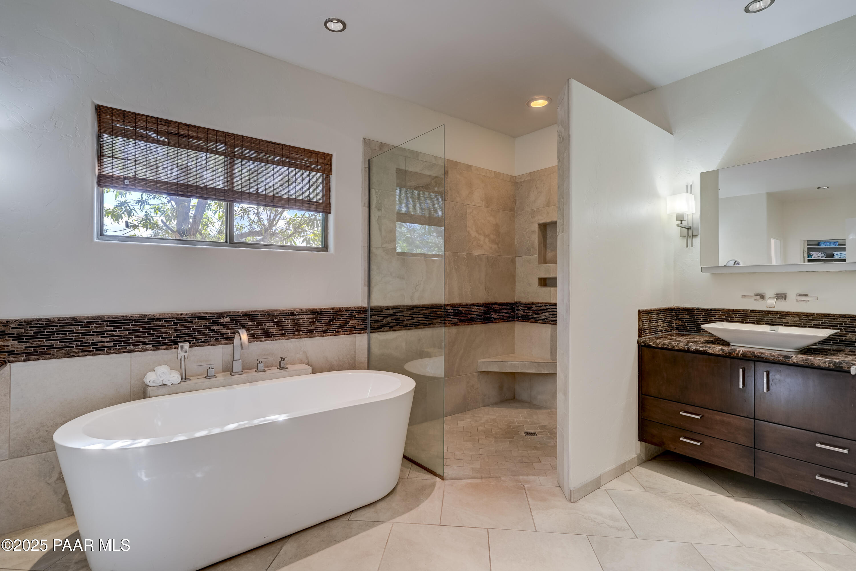 8515 N Valley Oak Drive