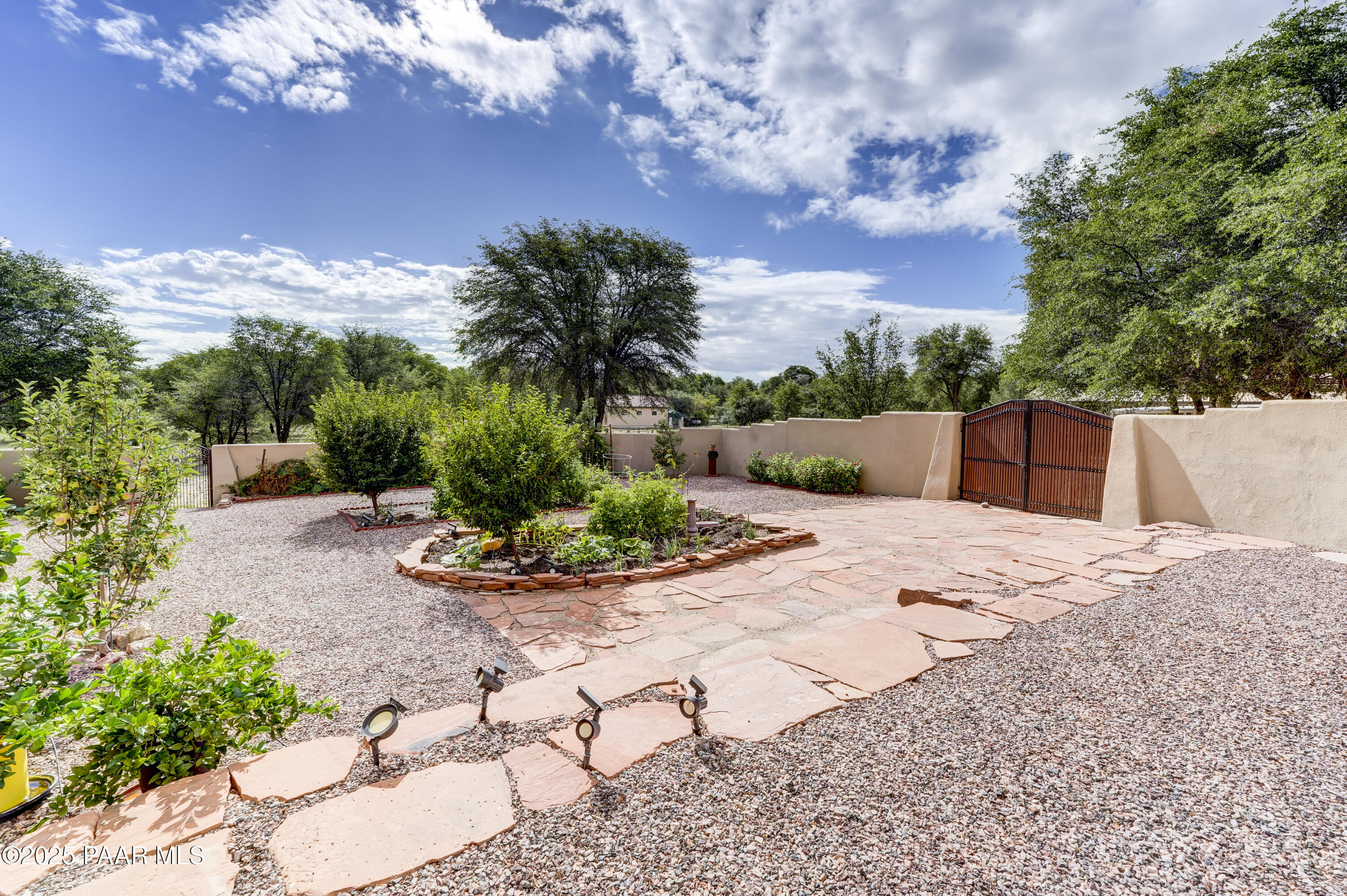 8515 N Valley Oak Drive