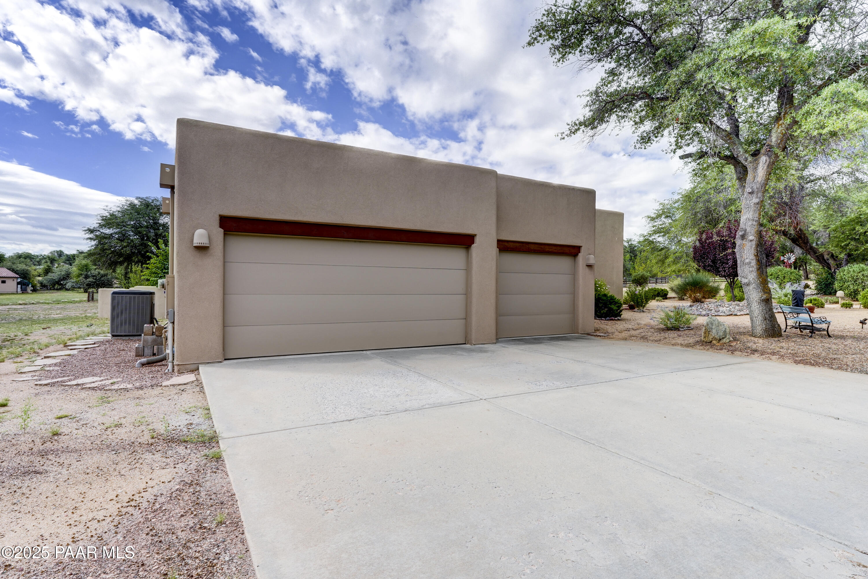 8515 N Valley Oak Drive