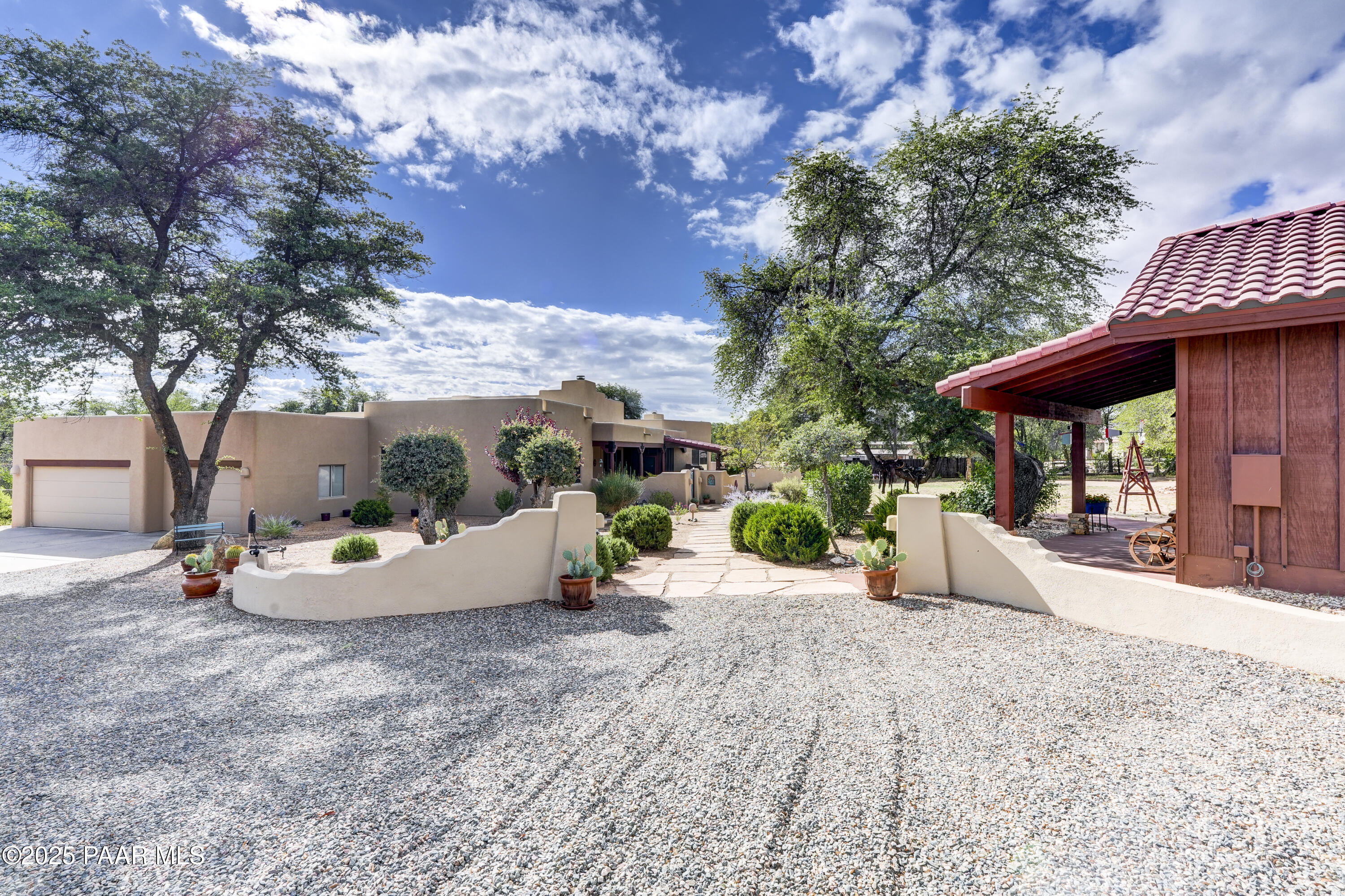 8515 N Valley Oak Drive