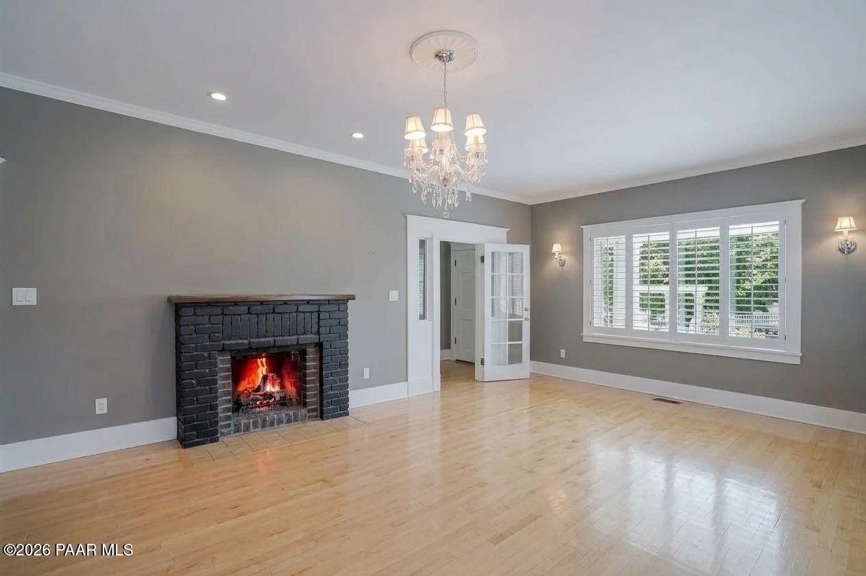 310 S Mount Vernon Avenue