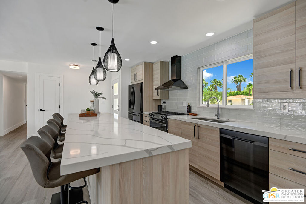 1463 Via Roberto Miguel