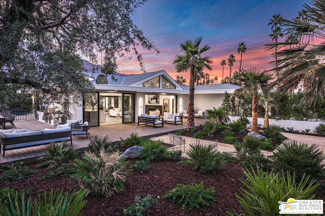 1195 S Manzanita Ave
