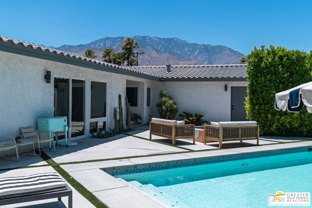 2893 E Valencia Road