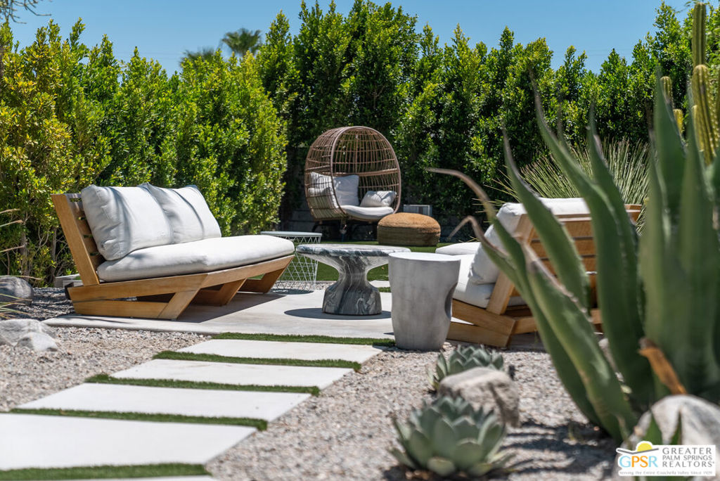 2893 E Valencia Road