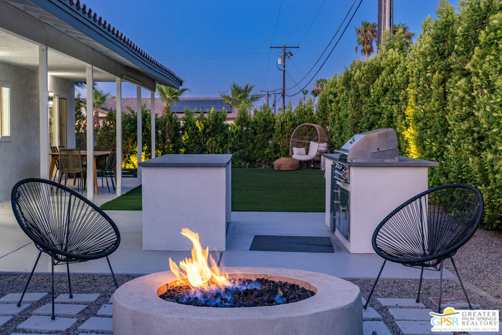 2893 E Valencia Road