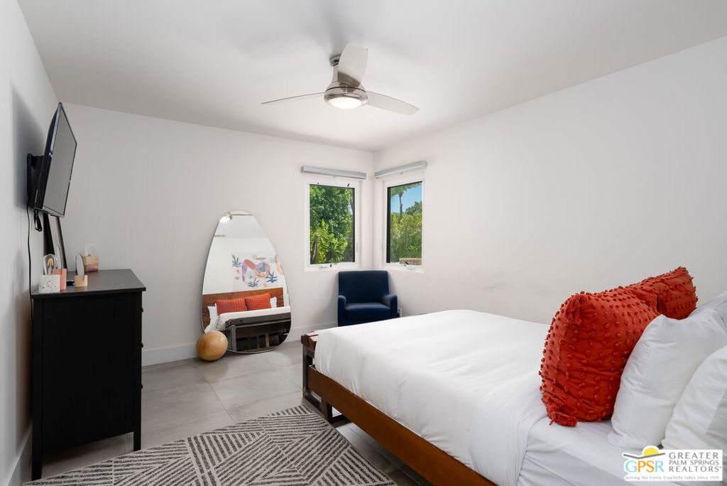 2893 E Valencia Road