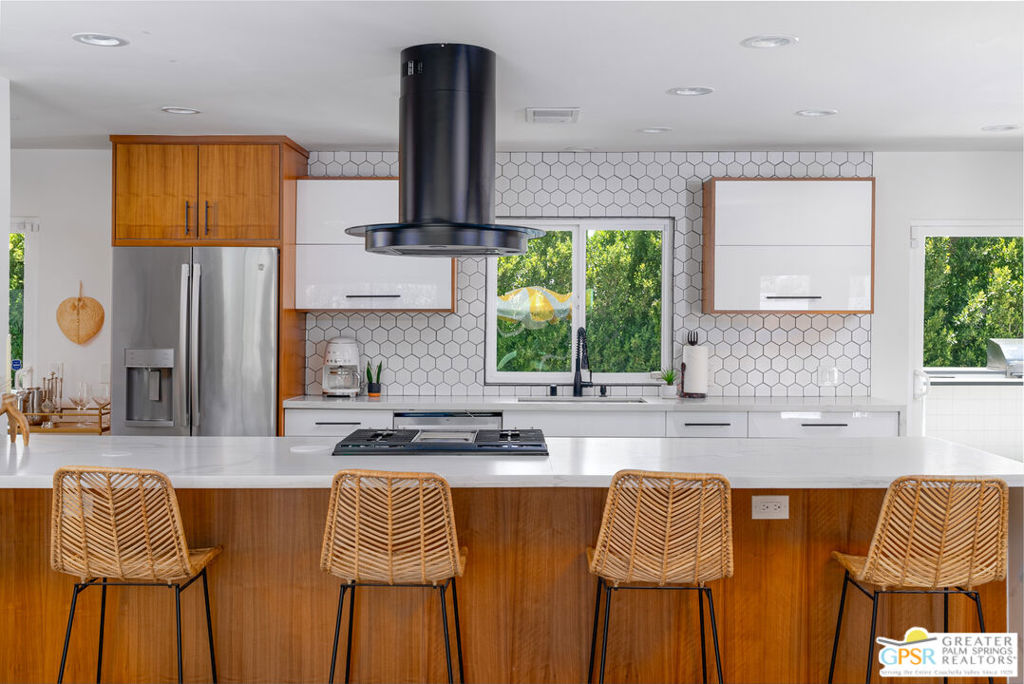 2893 E Valencia Road