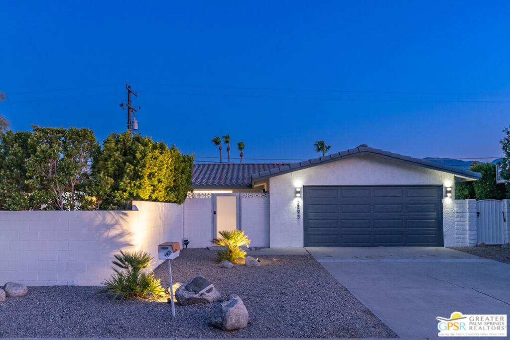 2893 E Valencia Road