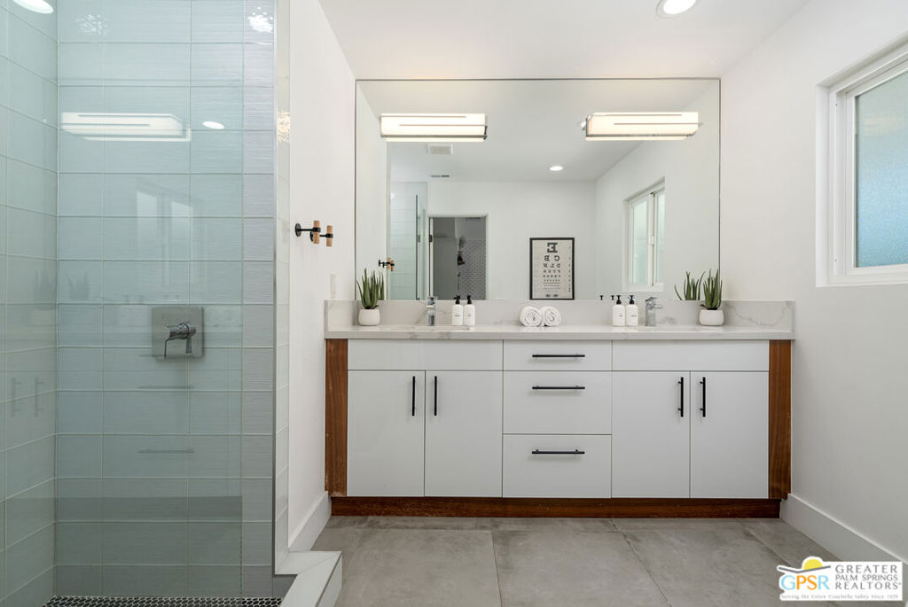 2893 E Valencia Road