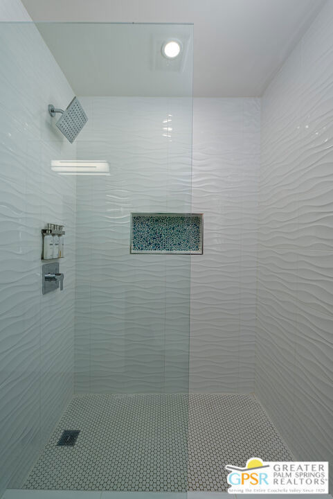 2893 E Valencia Road