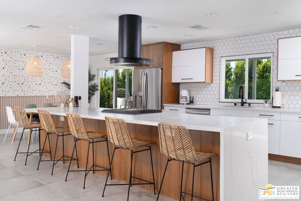 2893 E Valencia Road