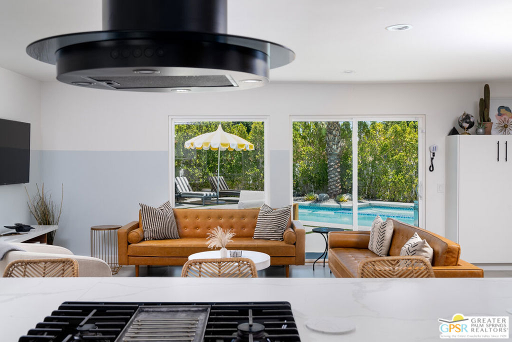 2893 E Valencia Road