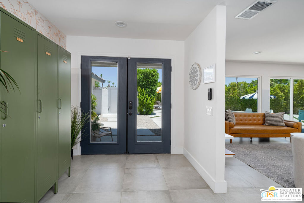 2893 E Valencia Road