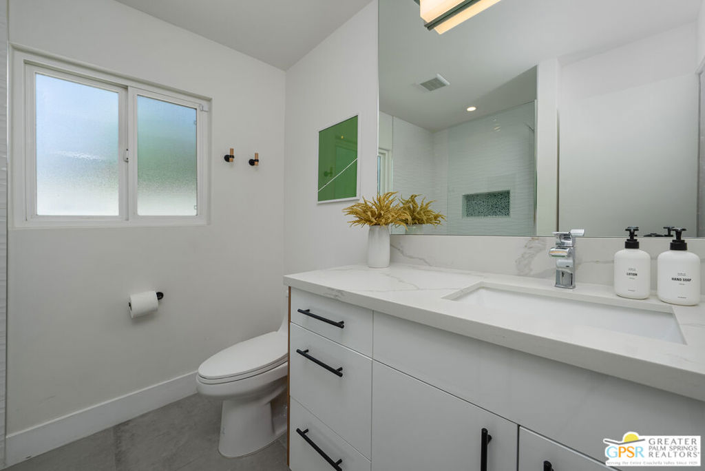 2893 E Valencia Road