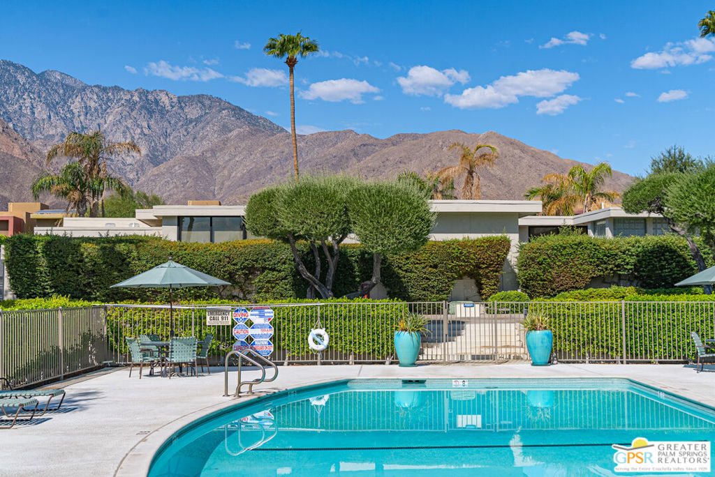 130 W Racquet Club Road 401