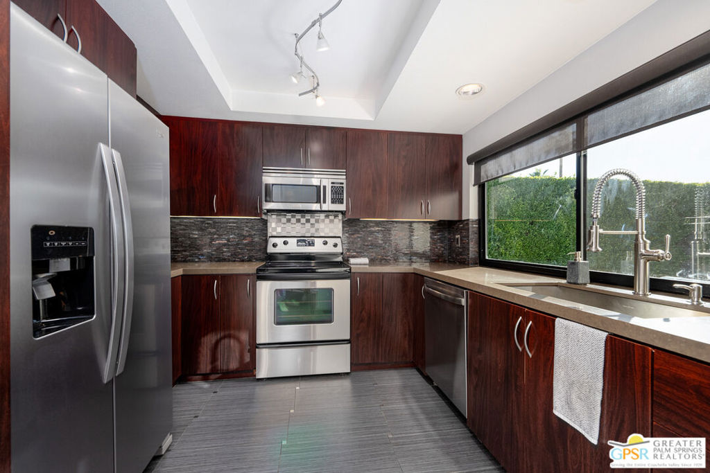 130 W Racquet Club Road 401